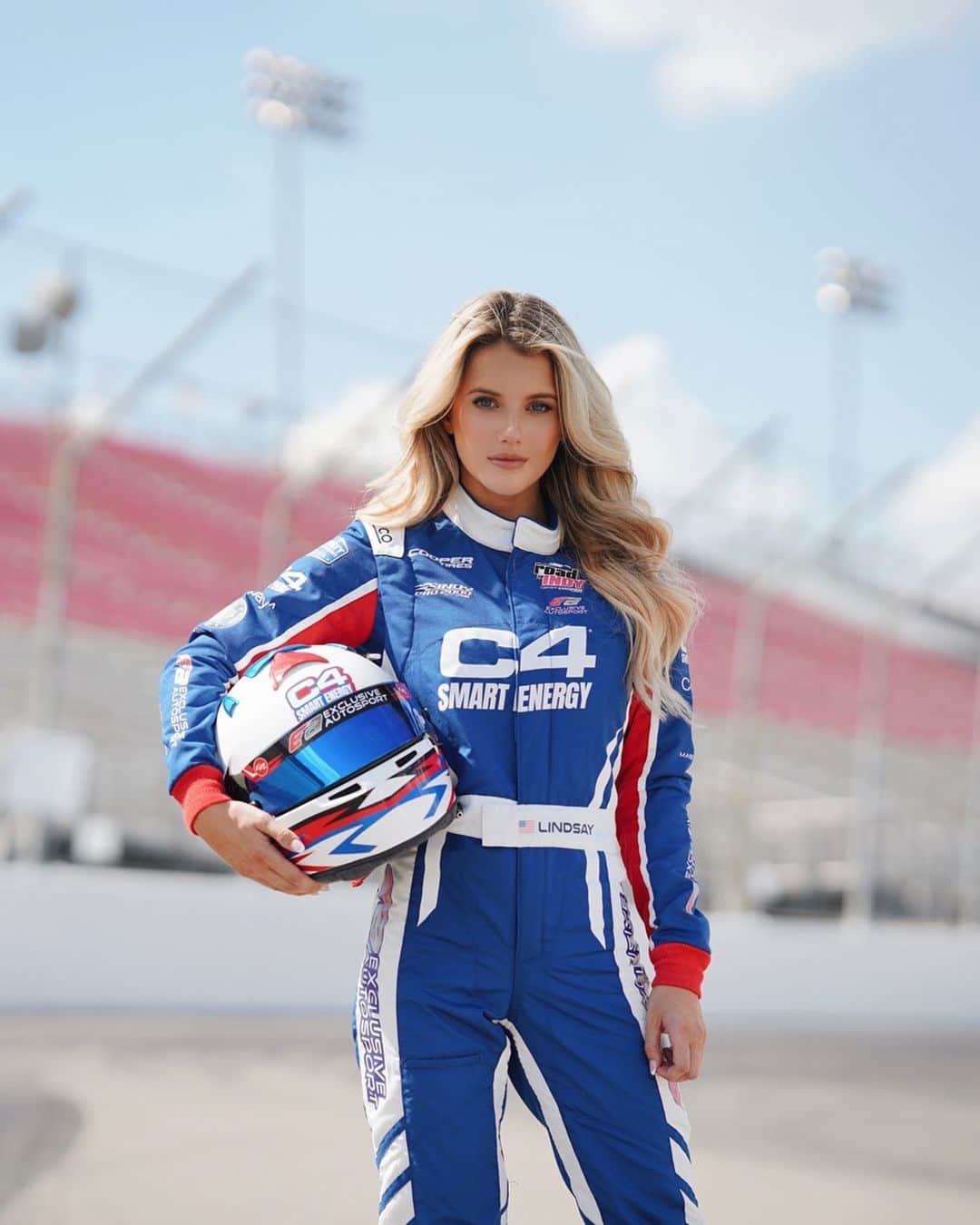 Lindsay Brewerのインスタグラム：「It’s race week, let’s get it🏁 @c4energy @roadtoindy_official」