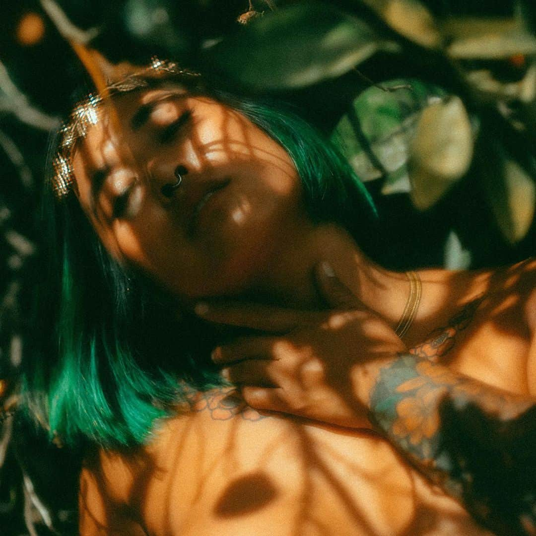 Mia Littleさんのインスタグラム写真 - (Mia LittleInstagram)「Reflections Light and Shadow 📸 by @alexandrakacha」9月2日 15時46分 - alittleedutainment