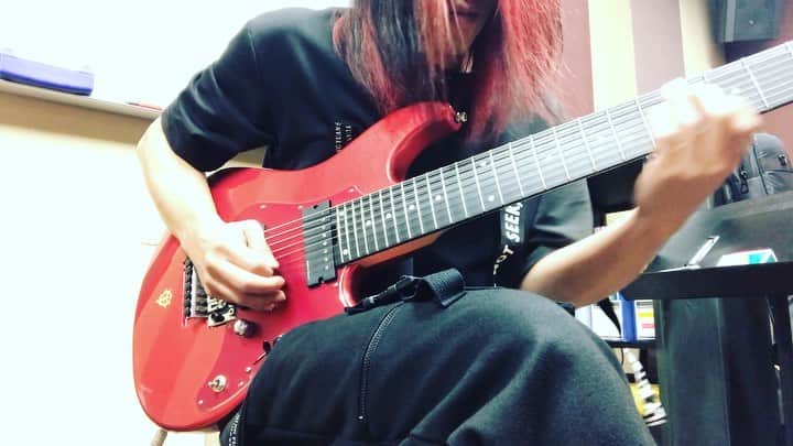 のインスタグラム：「🎸」