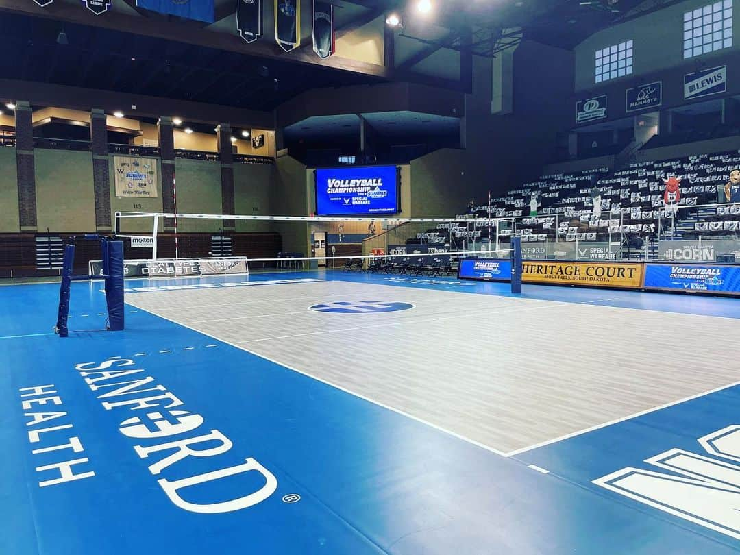 コートニー・トンプソンのインスタグラム：「Fired up to share I’ll be joining Volleyball Week at the @sanfordpentagon in early September! Can’t wait for a couple of great games and to continue our work with some of these athletes! Find out more about Volleyball Week here: https://www.sanfordpentagon.com/news_article/show/1234673 #SanfordSports」