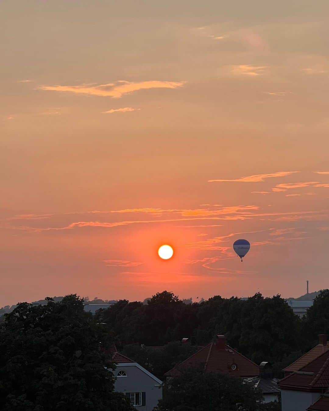 Annette Pehrssonのインスタグラム：「recent kitchen sunset views too beautiful to only be forgotten in stories」