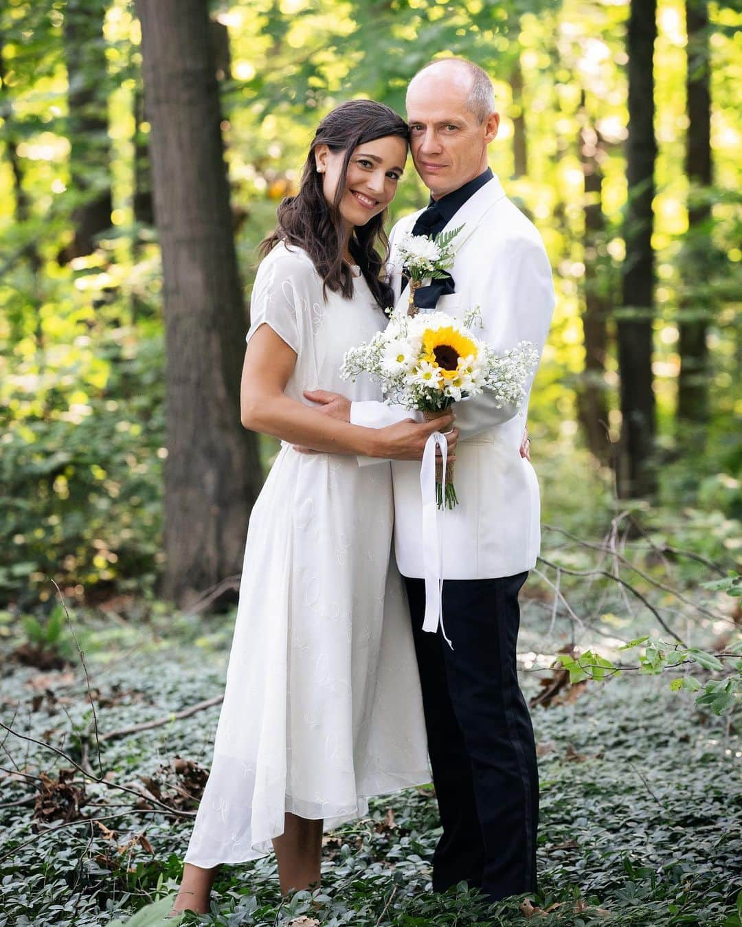 アリッサ・シズニーのインスタグラム：「Guess we have an obvious answer to the question, “What did you guys do this summer ?”   Happy to announce that Alissa ( Czisny ) and I are now married. ❤️  📸: @1whitephoto.  Thanks to Harout for the great photos」