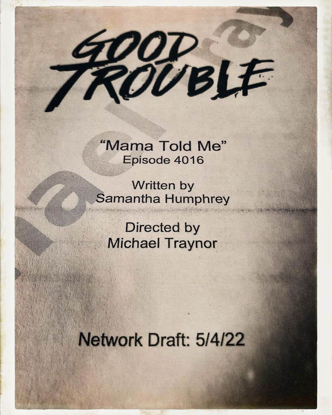 マイケル・トレイナーのインスタグラム：「Tonight is the night! This fella’s Directorial Debut.   In my behind-the-scenes role as Coach and as part of the Producing Team on @goodtrouble, and before that @thefosterstv, I have experienced the extraordinary and rare opportunity to learn from brilliant directors — from new visionaries to established maestros of the medium. During the over 150 episodes that I have been a part of this television family, I have taken notes, asked dumb questions and absorbed all that I could about the mechanics of shaping story and capturing a good tale. So, as I enter the ranks of the kick ass story tellers that are the @directorsguild membership, I send thanks to all of my teachers. Everything that is good on that screen, I learned from you. And everything that’s not — What are you talking about? It’s all good, ‘cause I leaned from YOU. ;)  For this episode, especially, I would like to thank @mabuckler, @michaelmedicola, @shortframe, @canyonwriter, @rachelkamermandesign, @deenaappel, @hairbybethy, @makeupbyperalta and @jaychandrasekhar — your guidance made every frame better.   To the actors I have had the pleasure of watching grow and glow on that screen — I am stunned by your talents daily, and inspired by your bravery always. Thank you for your unending tenacity and artistry.   Thank you, as well, to the tireless champions of this show at @freeform and @hulu — y’all know good tv, and I’m grateful for your help in getting this chance.   And lastly, to The Fabulous Trinity of The Foster-verse — Joanna, Bradley & Peter…I am only one of the many souls you have made a better artist and person by your example. You tell stories that matter. You tell the truth of those stories. And you make them compelling AF!! @jjjoannajohnson @bradleybredeweg @thepeterpaige   If you’ve read this far you’re my mom — Hi, Mom! — I hope you enjoy this saucy dose of #GoodTrouble!」