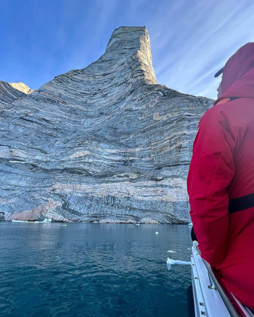 ヘイゼル・フィンドレーさんのインスタグラム写真 - (ヘイゼル・フィンドレーInstagram)「So much to share about this expedition but I’ll start off by talking about the grand finale: climbing Ingmikortilaq, which at around 1200 meters is one of the world’s biggest sea cliffs and unclimbed walls.   Unfortunately the Gneiss rock wasn’t the best quality and we got pretty scared navigating the loose rock as a big team. We started off with 4 of us plus film crew and in the end Alex and I climbed to the summit as a pair.   To say it was a big adventure is a huge understatement. It was definitely more of a psychological chalenge than physical and I’d probably give it an overall grade of E6 or 5.11 R X. Although it was just Alex and I on the final part of the wall the ascent was made possible by the whole team: @mikeylikesrocks @aldokane @pablo_durana who put days of effort on the wall.   We also placed two temperature sensors on the wall which climate scientists will use to study changes in permafrost. This project was lead by science superwoman @heidisevestre with help from @aadarmi   I’ll share more details soon but for now I’ll be enjoying my first shower and real meal in 6 weeks. Thanks to everyone who made the expedition and the ascent possible especially @alexhonnold @plimsollproductions @mattpycroft @richardladkani @pablo_durana @natgeo @disneyplus」8月19日 5時31分 - hazel_findlay