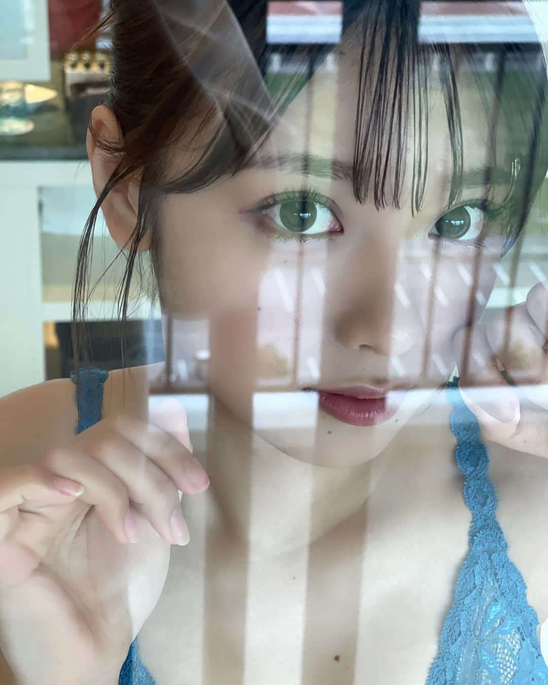 marupiさんのインスタグラム写真 - (marupiInstagram)「なんと！現在発売中の 【週プレPREMIUM 2022上半期グラビア傑作選】に まるぴ表紙号 のカットが掲載されています！！  週プレ初掲載、初表紙、そして傑作選と今年は良い年すぎる😭  てことで未公開オフショ📸 紙面も表紙号とは別カットが載っているので是非見てほしいな🫣  #週刊プレイボーイ #週プレ」8月19日 18時39分 - marupi_8989