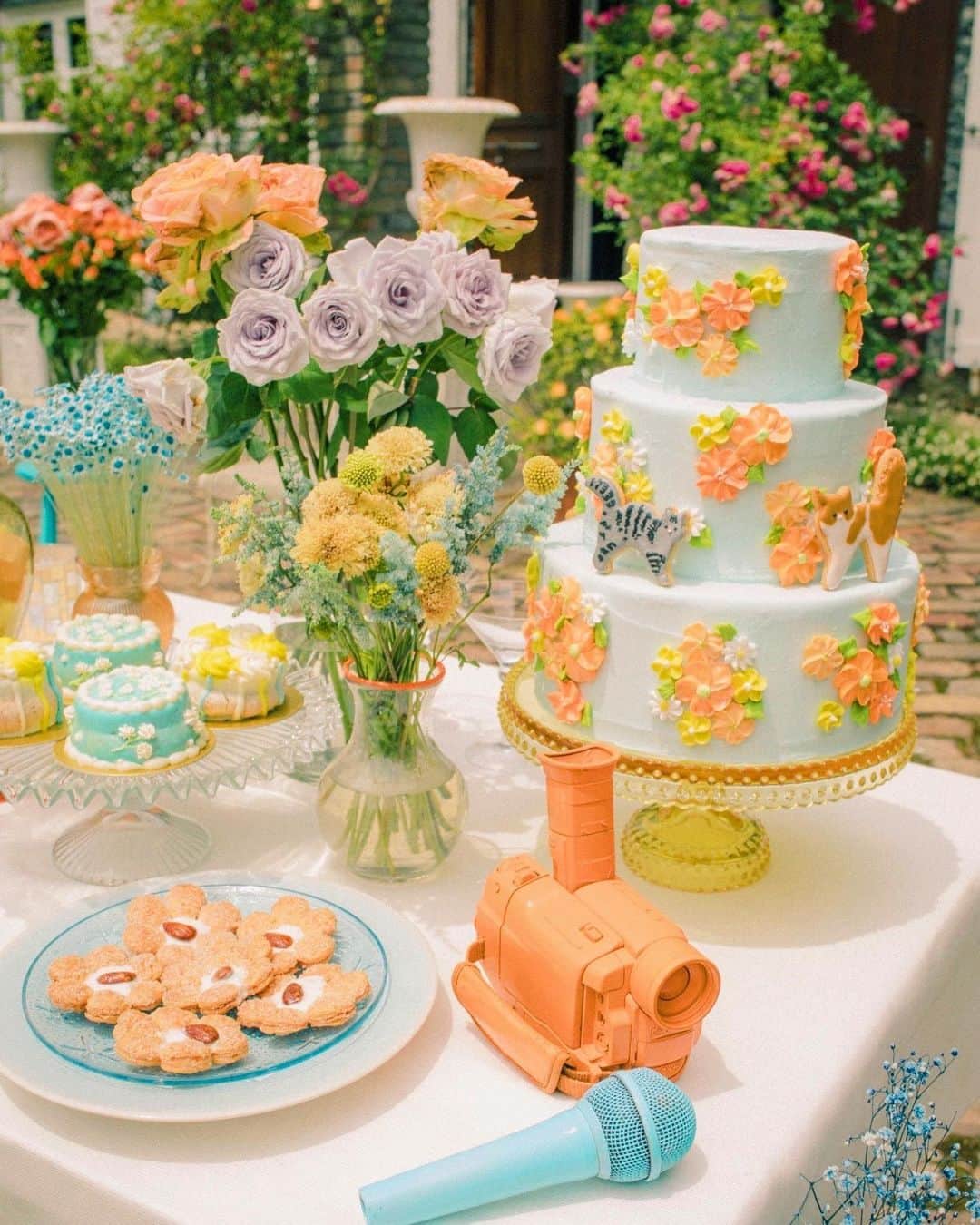 峯岸みなみのインスタグラム：「細かいところを見せて欲しいというお声があったので🤫🧡💙」