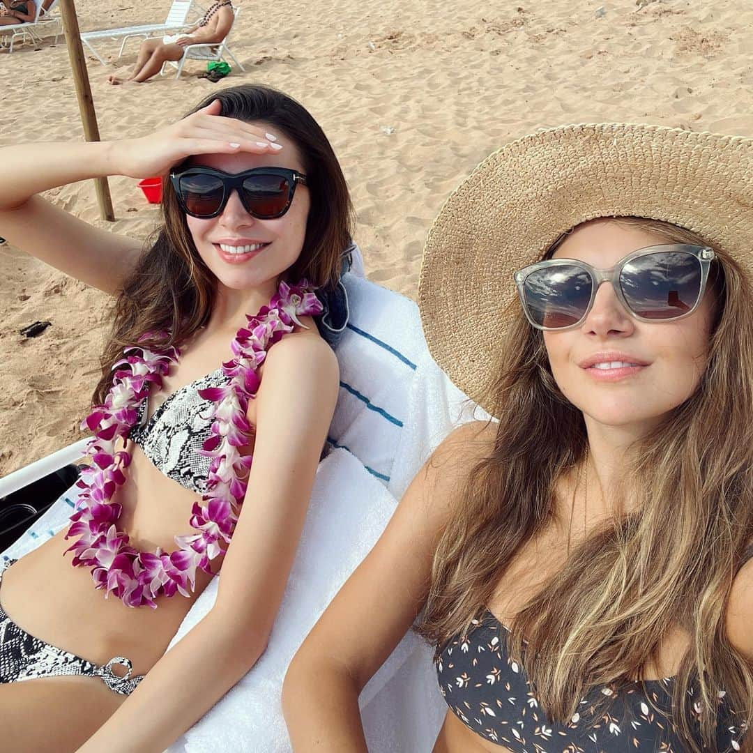 ミランダ・コスグローヴのインスタグラム：「☀️🐚🏝」