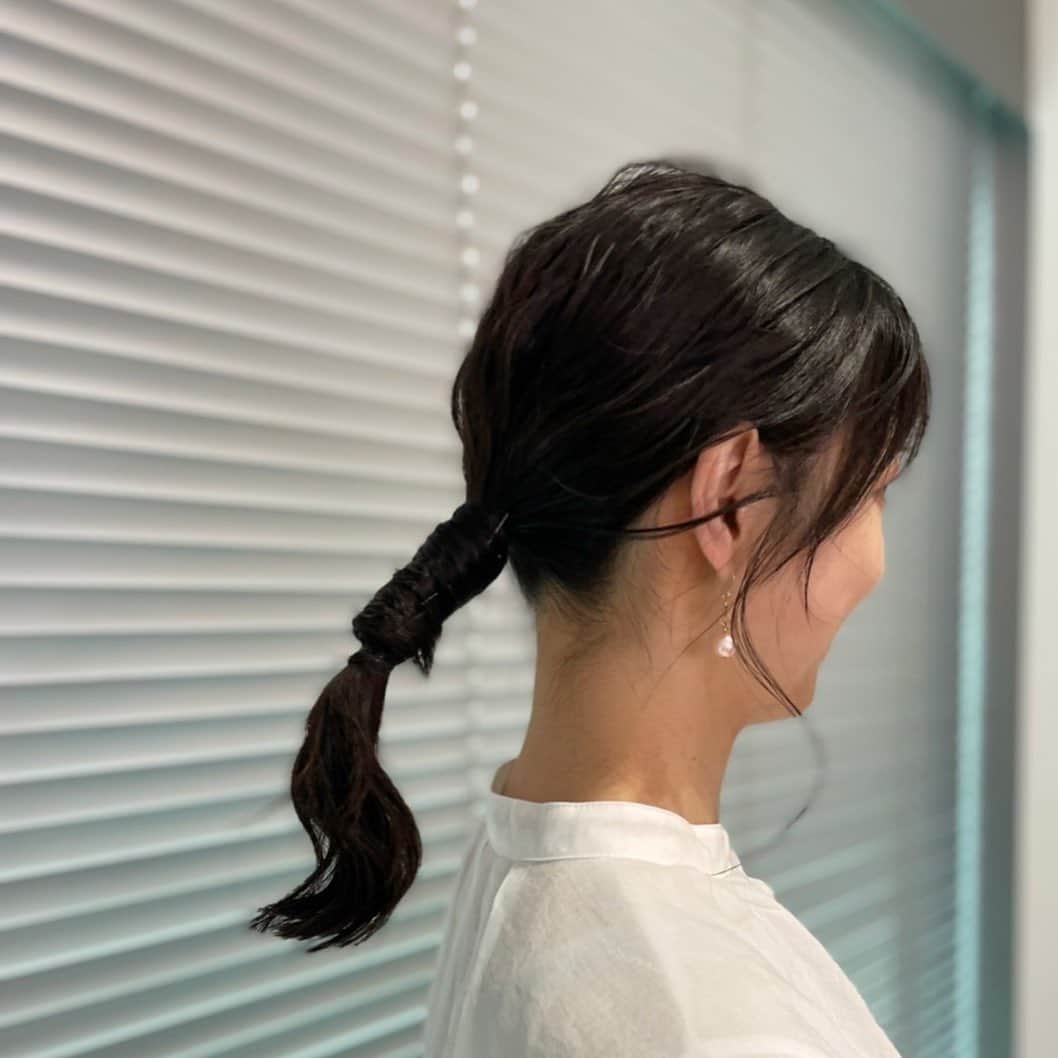 虎谷温子のインスタグラム：「@aic_hair_makeup  さん、いつもありがとうございます😊 まとめ髪のときは、どんなスタイルになっているのか自分ではわからなかったりするのですが😅、多くの方から「その髪、どうなっているんですか！？！？」と聞かれた昨日のスタイルです。  #すまたん」