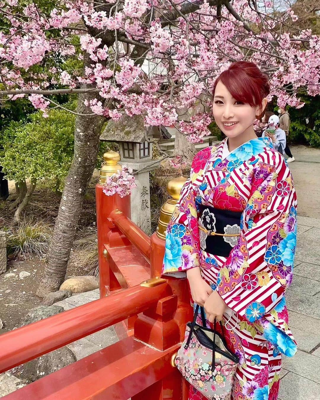 Marinaのインスタグラム：「🌸👘🌸  みんな今年の夏は浴衣着ましたか？☀️  #Aldious #AldiousMarina #アルディアス #femalemusician #femaledrummer #drummer #drums #dwdrums #drumslife #drumset #drumkit #drummergirl #girlband #music #metal #rock #jrock #drumstagram #evans #instagood #vicfirth #myperfectpair #sabian #girl #ドラム #ドラマー #kimono #japan」