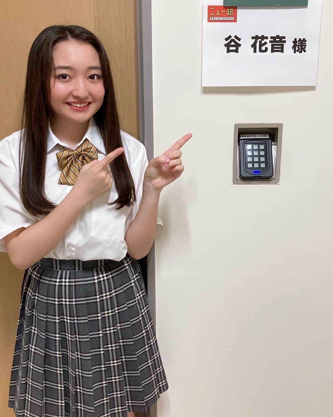 谷花音のインスタグラム：「・ 本日22:00からNHKの 「ニュー試」に出演させていただきます！  今回は4年で世界7都市を旅する大学、ミネルバ大学の入試問題に挑戦しました‪📖✍️‬  是非見てください🥰🥰  #ニュー試 #谷花音 #超ユニークな #入試問題 #新しい形の #大学に #驚きました！」