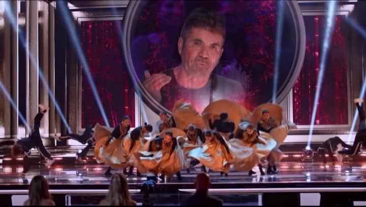 Ruuのインスタグラム：「🇺🇸 America's Got Talent 🇺🇸@agt  SEMI FINALが終わりました！🔥  国民投票という…とても高すぎる壁に 私達は惜しくもSEMI FINALで敗れてしまいたが…… 28年のダンスをしてきて、私にとっては間違いなく1番大きくて価値のある舞台でした。😭✨  2才でダンスを始めて、趣味の一つだったダンスが、いつのまにかダンスが上手くなりたい勝ちたいに変わり、いつのまにか沢山の人に感動してもらえるダンスがしたい、作品が作りたいに変わり、そこからダンスだけではなくもっと広いエンターテイメントの世界を目指してきました。  AGT、エンターテイメントの最高峰の言える番組に出れたこと、会場の全ての空気を感じれたこと、 この舞台で踊れて大切に作った作品を見てもらえてたこと、 本当に人生の大きな財産で最高の瞬間で最高の景色でした✨  今日ほっと一息して、また新しい目標も見えたので、このエネルギーと共に大切な仲間達とまだまだチャレンジをしていきたいと思います🔥  @fusionjapan を応援してくださったみなさま本当に有難うございました。🙇🏻‍♀️❤️🇯🇵 ✨  #agt #americasgottalent #fusionjapan」