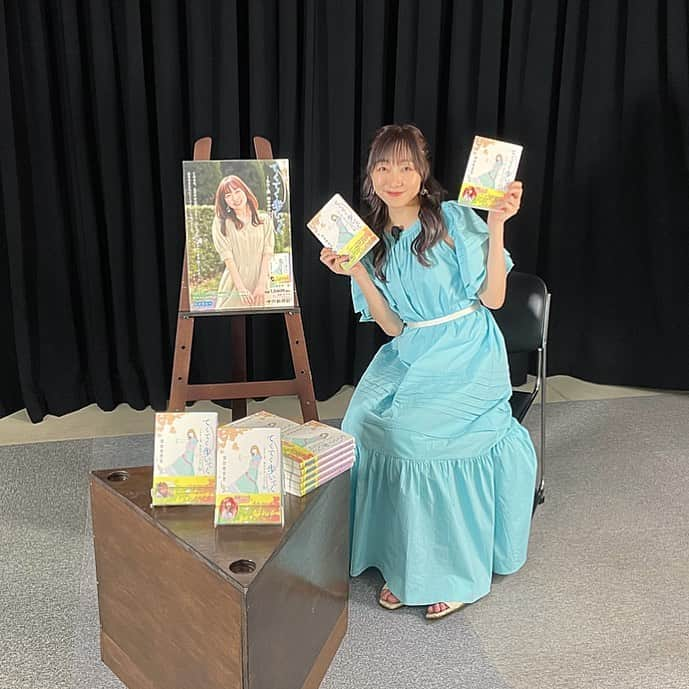 須田亜香里さんのインスタグラム写真 - (須田亜香里Instagram)「皆様のお力添えがあって 2度目の重版が実現した 【 #てくてく歩いてく】 出版記念スペシャルトーク配信 19:00〜20:00 @ 中日新聞YouTube ch  アーカイブ配信ありませんので、ぜひリアルタイムでご覧ください🌼 ストーリーズにリンク貼ったよ☺️」8月19日 17時26分 - akarisuda