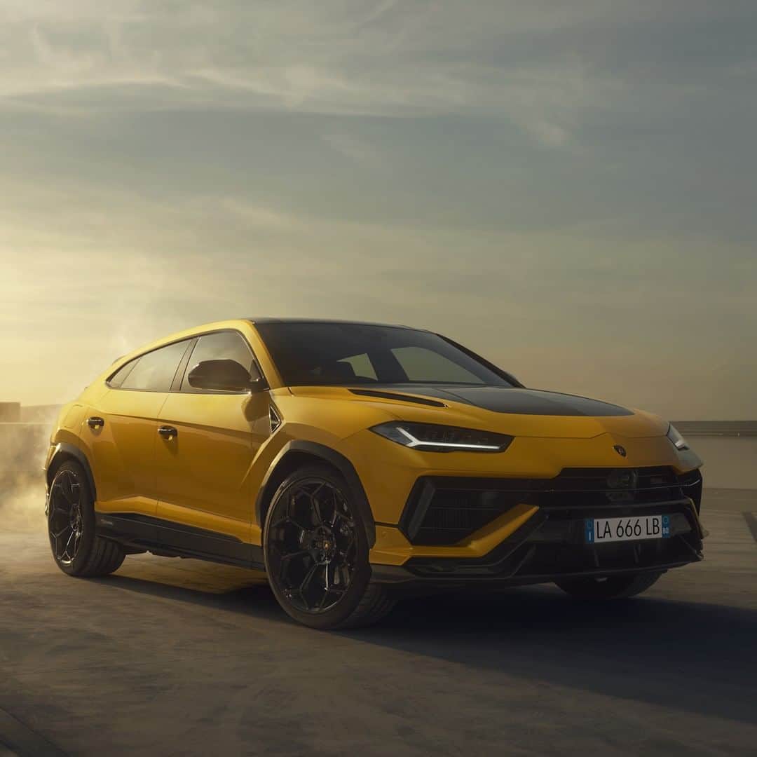 ランボルギーニのインスタグラム：「We are proud to welcome Urus Performante. Raising the bar of what a Super SUV can aspire to be. A bolder, sportier design paired with top-notch performance and fun-to-drive which includes the addition of the new RALLY mode. Urus Performante will be up for any challenge.  #Lamborghini #UrusPerformante #ForBarRaisersOnly ​ __​ Urus Performante: fuel consumption combined: 14,1 l/100km (WLTP); CO2-emissions combined: 320 g/km (WLTP)」