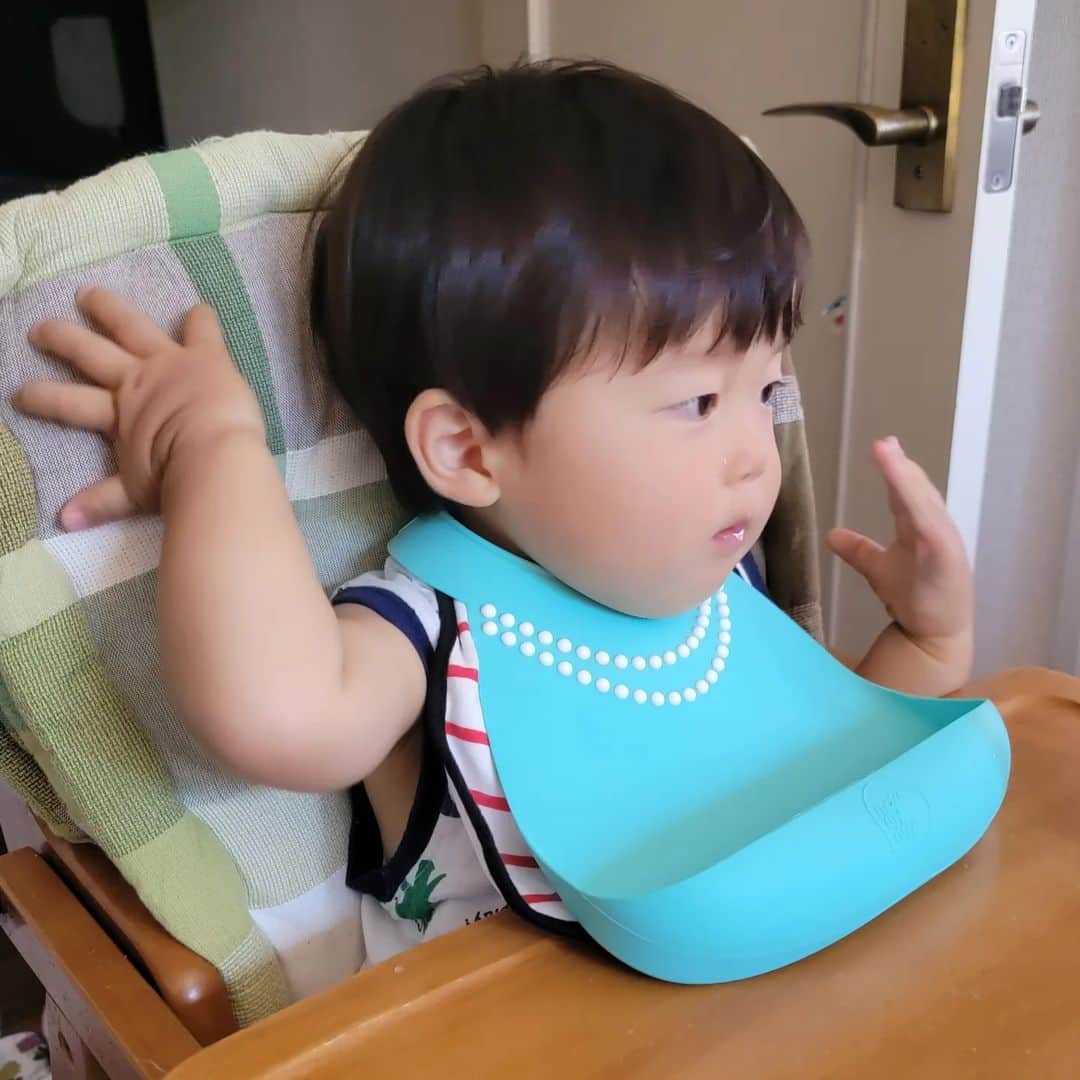 永里亜紗乃のインスタグラム：「これやりたくなる気持ちわかる人多いはず！⁡ ⁡#こどものいる暮らし #1歳 #ごはん #ベビーチェア問題」