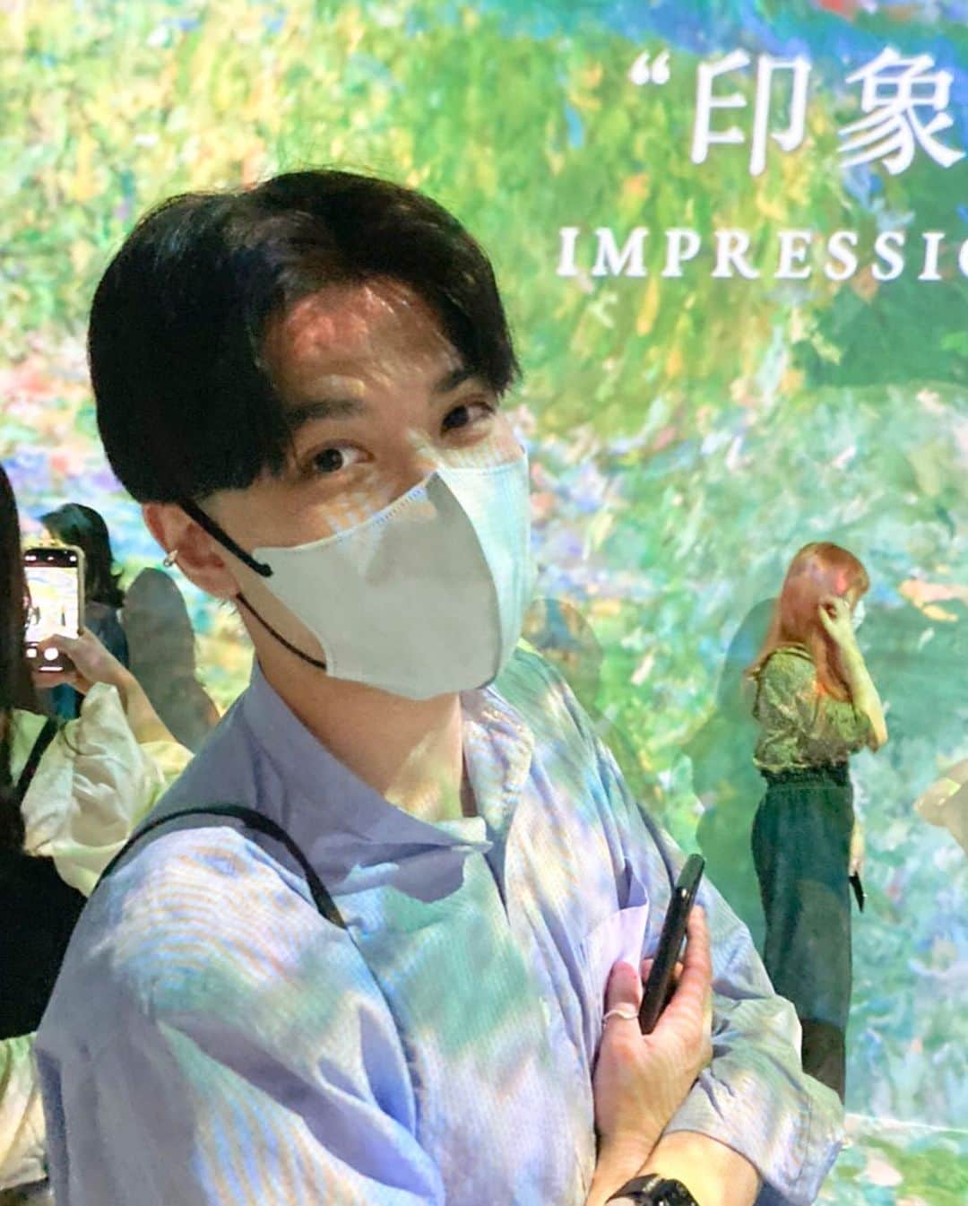 ponsuke_wearのインスタグラム：「お久しぶりです。 気づけば8ヶ月ぶりの投稿になってしまいました。。。 写真の通り元気です！笑  仕事の海外赴任からの帰国後、 公私共に変化が有りなかなかインスタ投稿できずにいました。  少し落ち着いてきたので、またぼちぼち投稿していきます！ 投稿お休みしている間も、服は購入していたので投稿ネタは沢山有ります（笑）  投稿スタイルとか頻度とかまだ決まっていないのですが、 楽しく投稿していけたらと思っています。 ・ ・ 以前から仲良くしていただいていた方々のご活躍見ていました！ 本当にみんなすごい！！ 機会があればお話聞かせてくださいね。 ・ ・ #comoli #auralee #paraboot #fashion #mensfashion #ootd #メンズファッション #低身長コーデ #fudge #cluel #センターパート」