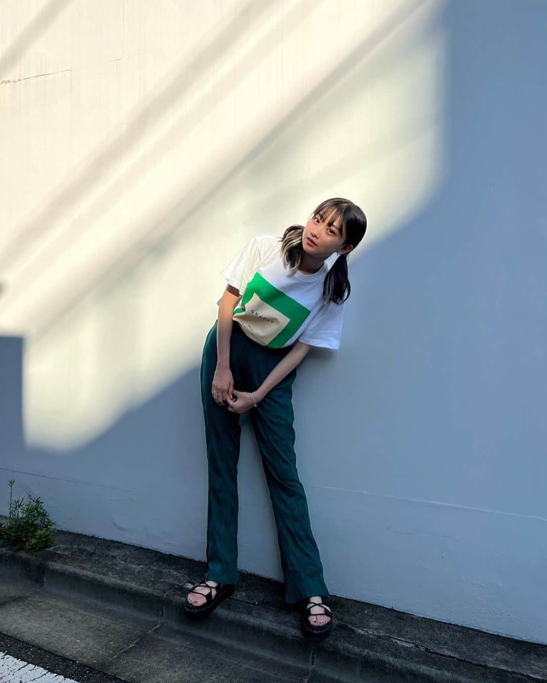 水戸由菜さんのインスタグラム写真 - (水戸由菜Instagram)「・ green✳️  ♥⃜ tops: @gnarly__official  bottom: @gydajp  sandals: @drmartens_japan」8月19日 20時18分 - yuna_3047