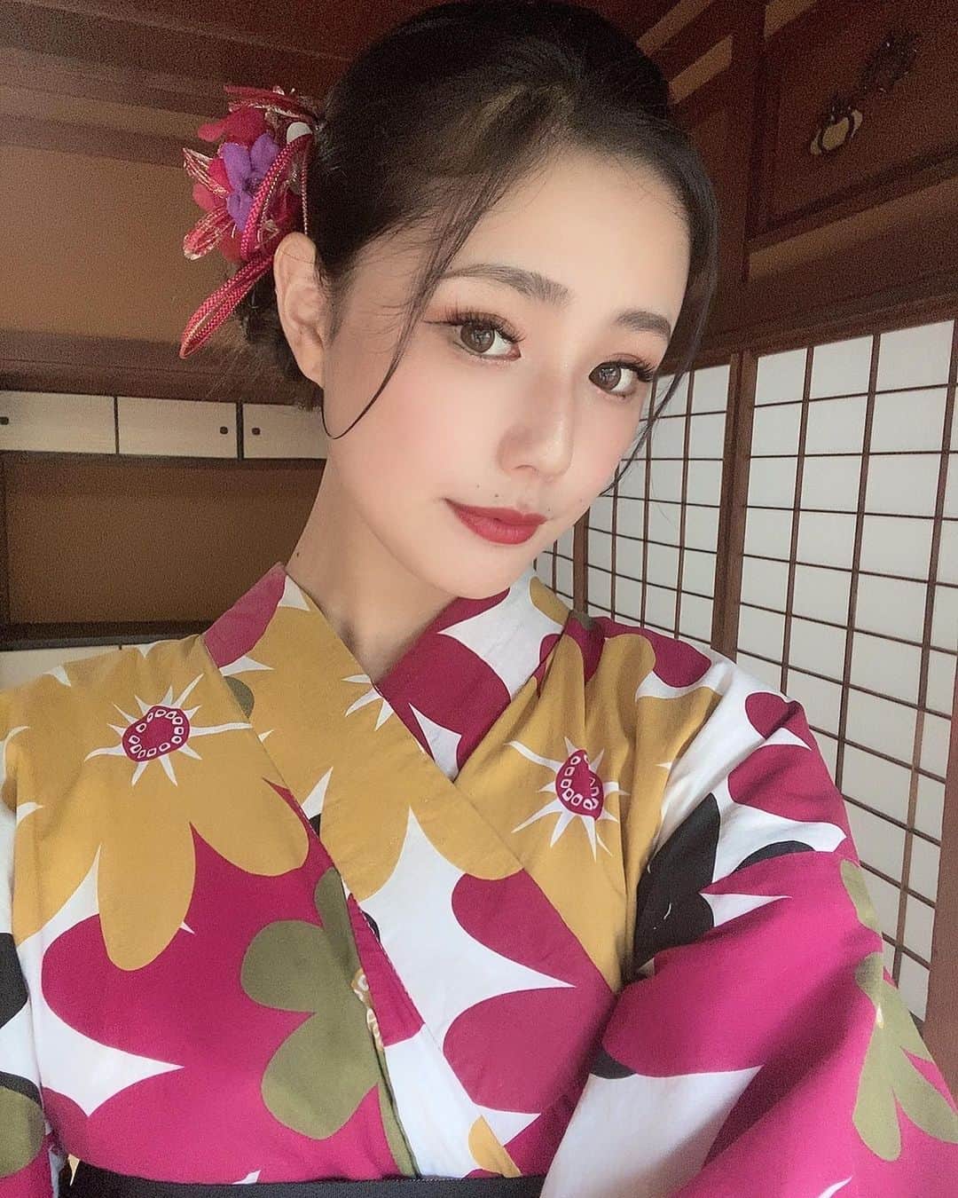 のインスタグラム：「2枚目どこ向いてるん👀  #浴衣 #浴衣ヘアアレンジ #ゆかた #ゆかた女子 #浴衣女子 #rq #和風」