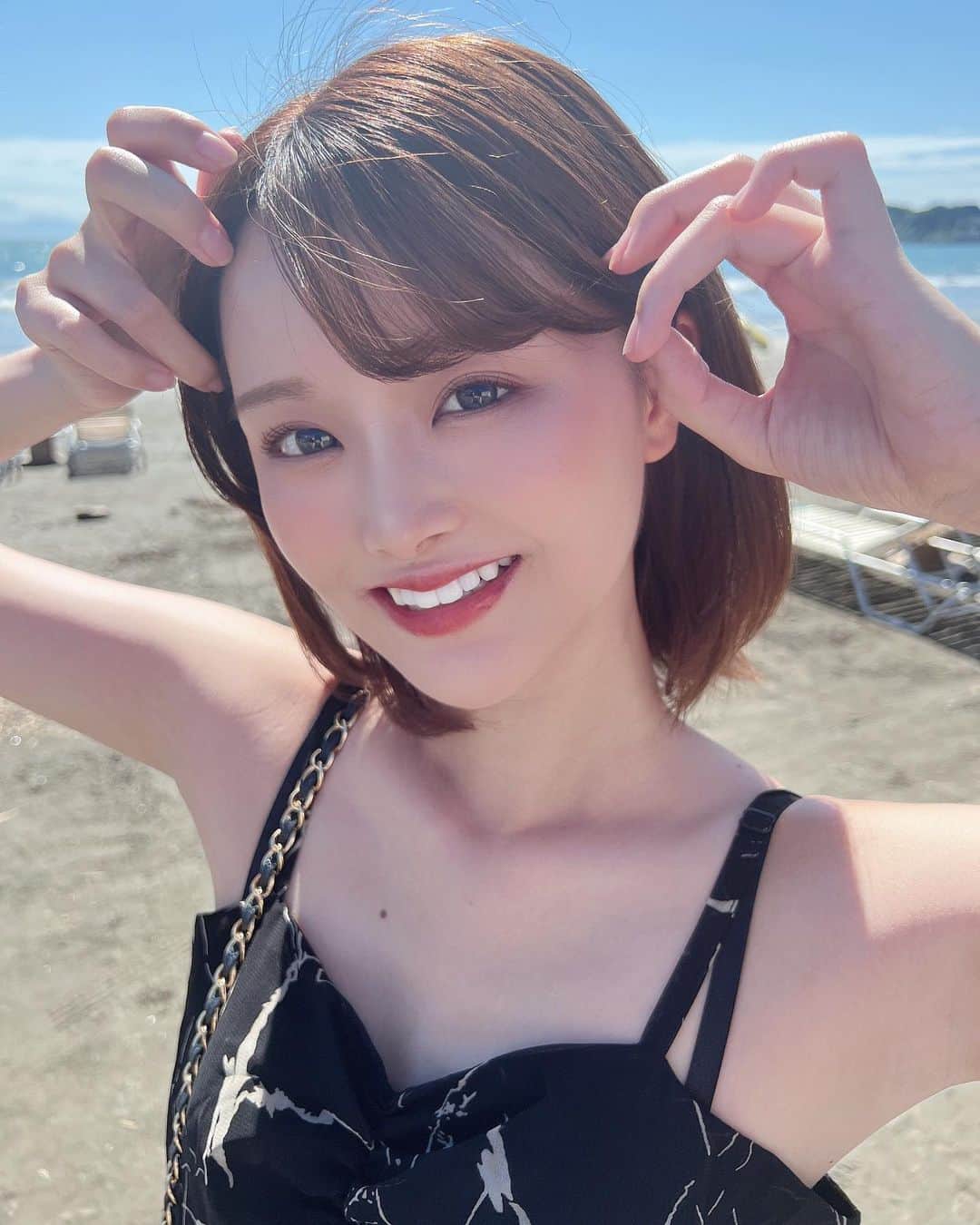 のインスタグラム：「うみー！！！！ 夏満喫しました✨  ワンピースは@cherimi_official さんのものです👗  #逗子海岸 #海水浴 #海  #cherimi #シェリーミー」