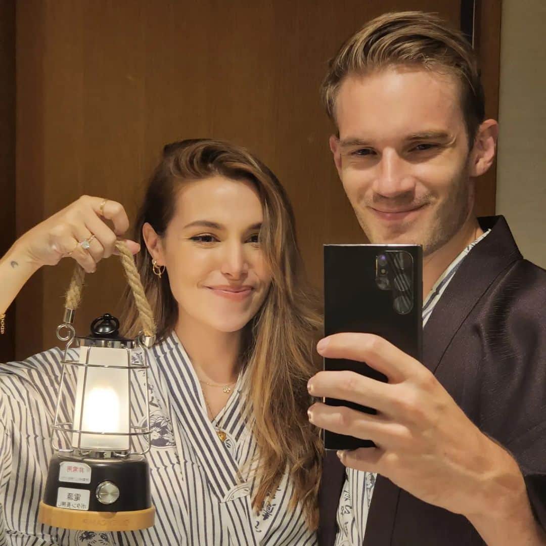 ピューディパイのインスタグラム：「Happy 3 years married with this Italian wagamama 😍」
