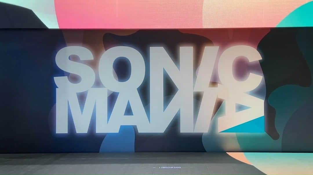 のインスタグラム：「🎊SONICMANIA開幕🎊 遂に！2018年以来4年ぶりとなる #ソニマニ がスタート！  UK🇬🇧のレジェンドから日本🇯🇵の気鋭バンド / DJが幕張メッセに大集結。 フロアのボルテージも上がってきました！  舞台はお馴染みMOUNTAIN、SONICの他に、新たにお目見えするPACIFIC、J-CULTUREの全4ステージ。朝まで踊り明かそう！🕺🏻✨ #sonicmania」
