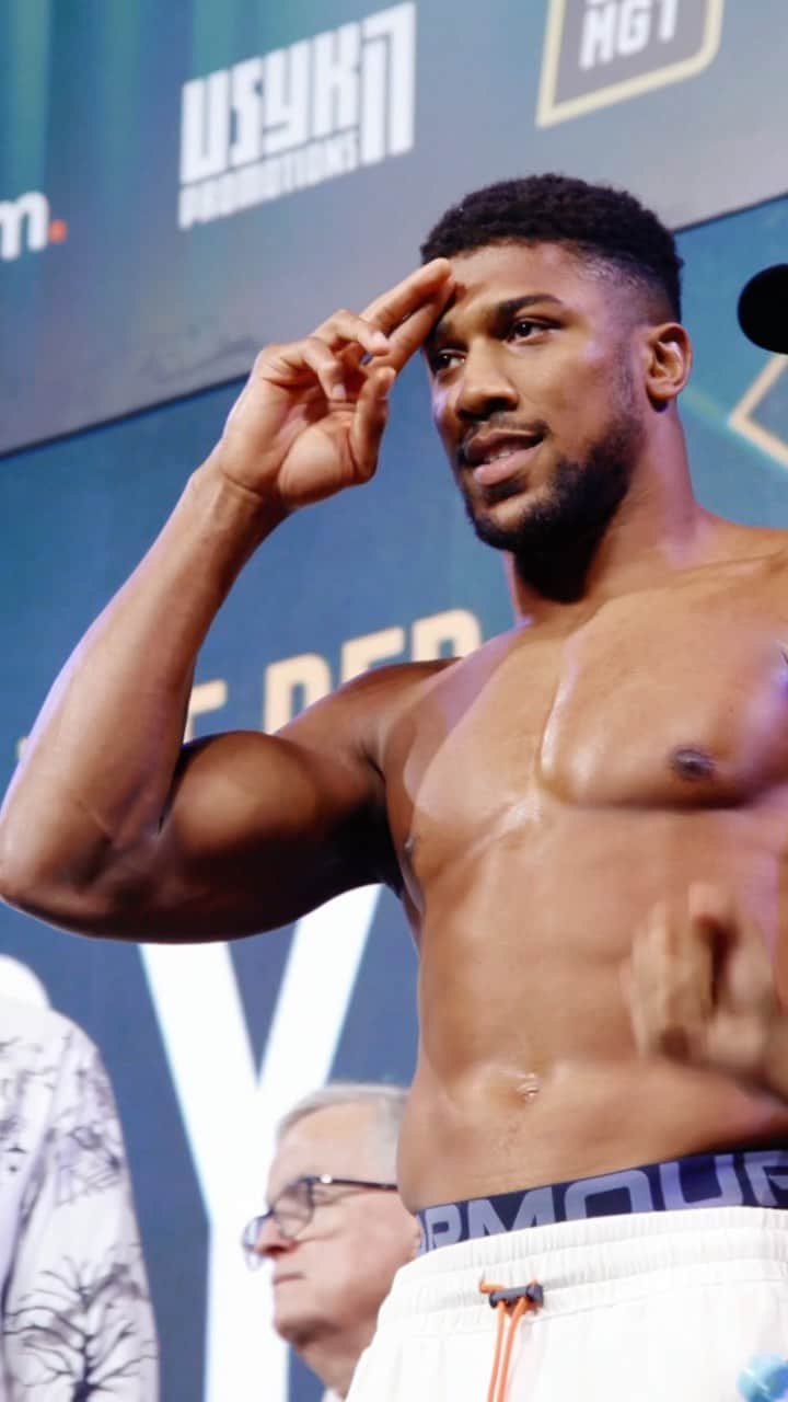 アンソニー・ジョシュアのインスタグラム：「Ready to rule.   @daznboxing  @skysportsboxing」