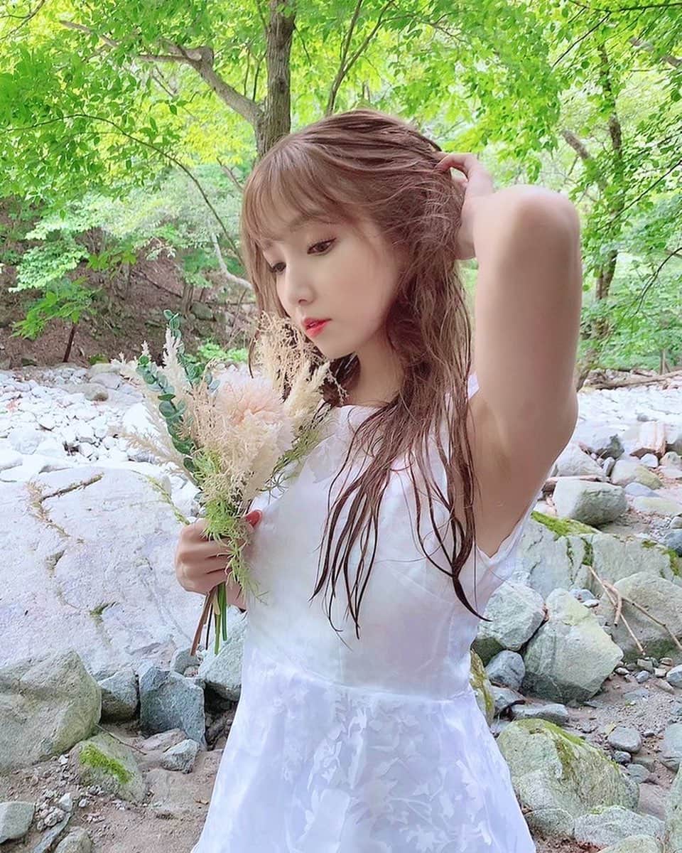 友田彩也香のインスタグラム：「💐🤍 ⁡ See My LINK-TREE On Profile！！ ⁡ #インスタグラビア #instagravure #Japanese #japanesegirl  #asian #asiangirl #asianwoman #asianstyle #sexy #Photo #gravure #shooting #photographer #ootd #White #dress #official  #follow #followme」