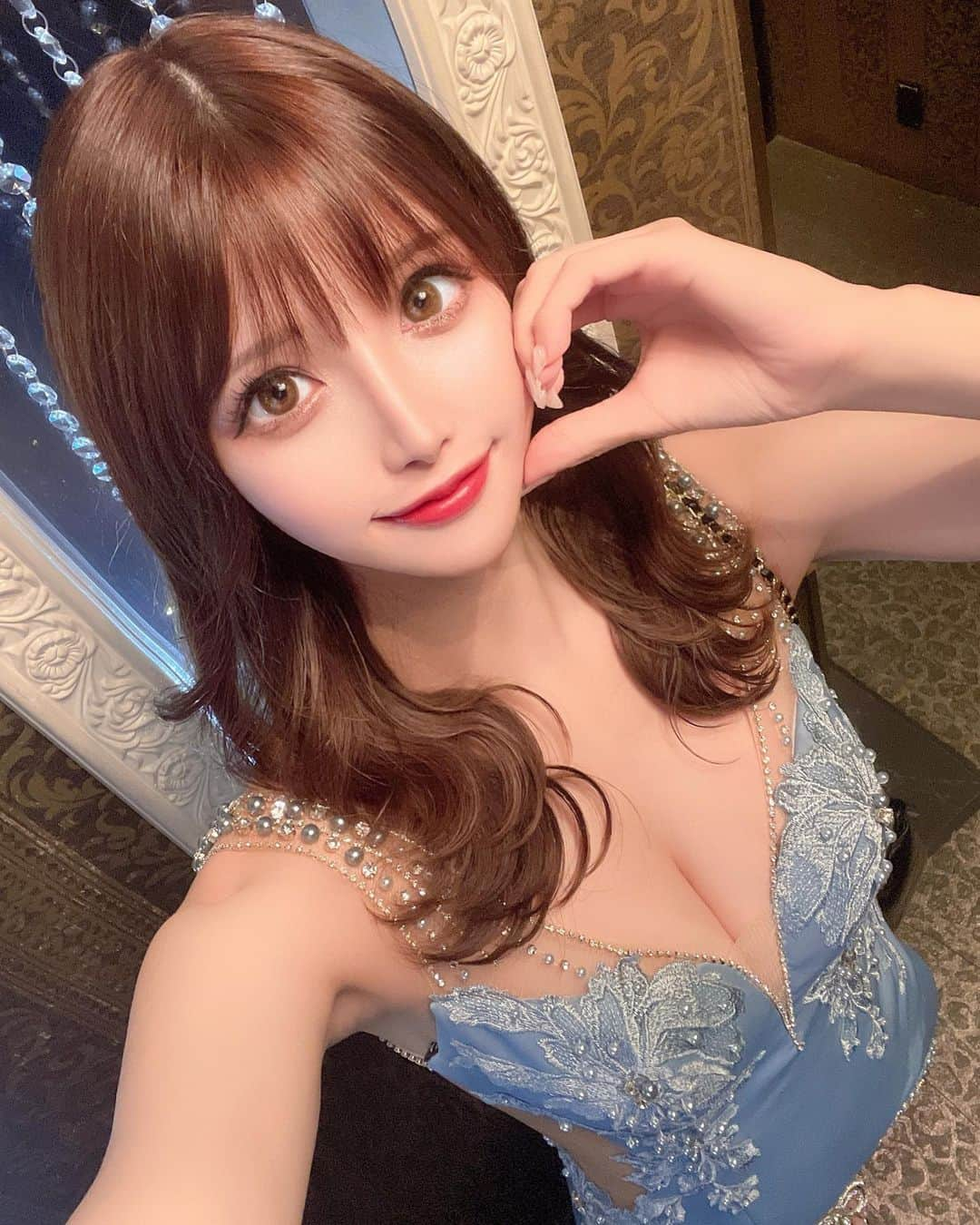 桜咲乃愛さんのインスタグラム写真 - (桜咲乃愛Instagram)「久々の出勤ありがとうございました♡ 今日はまほちゃんが選んでくれた水色のドレス着たよ🐬💎💓 カラコンは明日花キララちゃんプロデュースのくりくりプードル🐩💕🎀  今月の確定出勤日は20.26.27.31日です♥️  30.31日はくじ引き大会だよ😆♥️✨ 私が選んだ景品も入ってるかも🥰💕 皆でやろ〜😆♥️♥️♥️✨ お祭りとか遊びっぽい感じのイベント大好きなので1番楽しみにしてる🥰  よろしくお願いいたします💓✨🍾🥂  #フルーリーカラコン #くりくりプードル#歌舞伎町#歌舞伎町キャバ嬢 #出勤情報 #来てね」8月20日 2時45分 - noasama1101