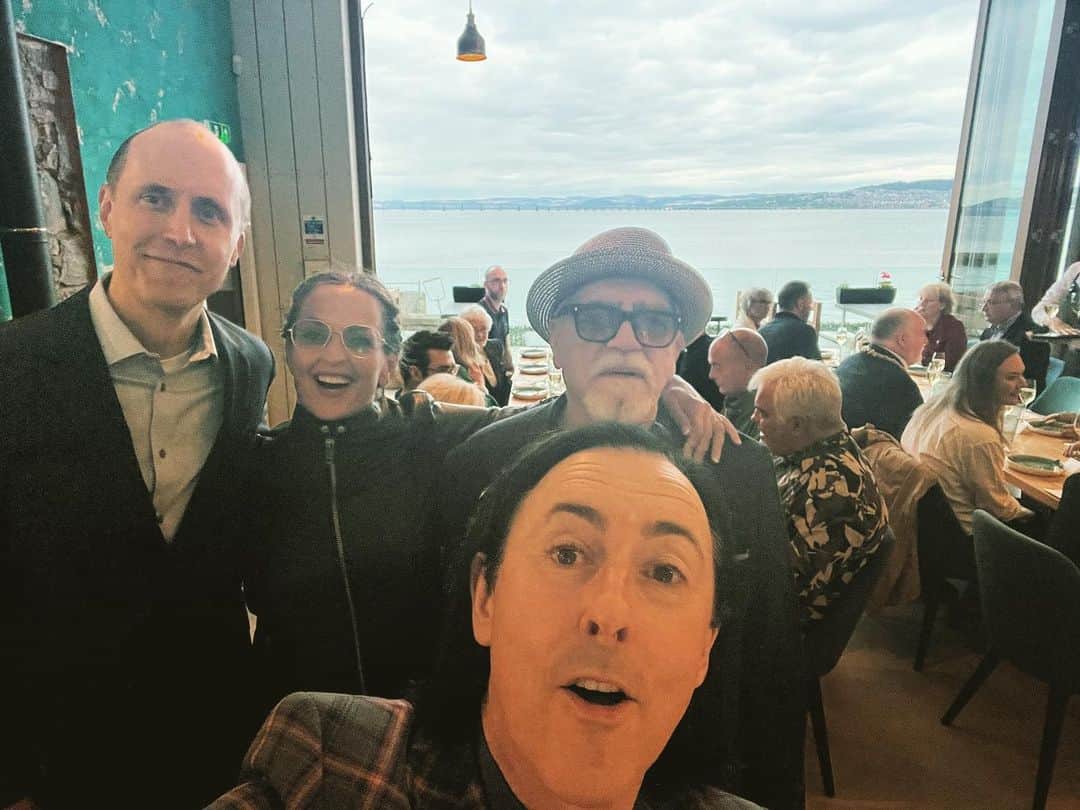 のインスタグラム：「What an incredible night I had on Wednesday. With a bunch of lovely friends I saw the amazing Michael Clark exhibition at the @vadundee, and seeing my mum watch Michael dancing in his Y fronts will stay with me for a long time, then we headed across the Tay Bridge  to @thenewportrestaurant for a delicious vegan tasting dinner and much bonhomie. Thanks to everyone at both establishments for treating us so well and for curating such a special, magical night!」