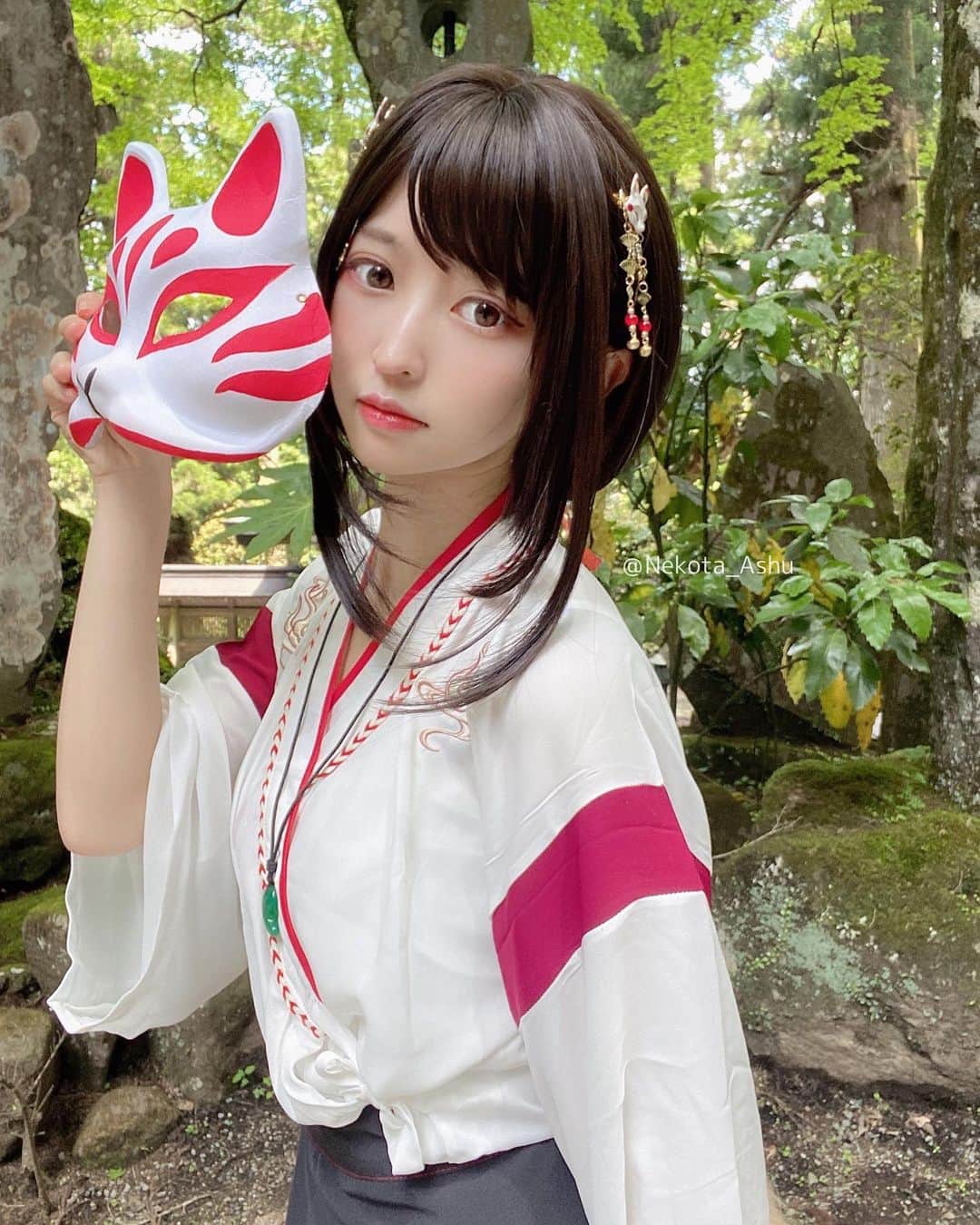 猫田あしゅのインスタグラム：「こん🦊 .  #着物  #和服  #レトロモダン着物  #レトロモダン  #狐  #オリジナル  #original #cosplay  #着物コーディネート  #着物女子  #着物コーデ  #ファッション  #kimono  #yukata #fashion  #japaneseculture #japanesegirl #photo #photography #make #和装  #和装小物  #着物モデル #コスプレイヤー  #コスプレ女子  #コスプレイヤー自画撮り部  #cosplayer  #cosplaygirl  #cosplayphoto  #fox」