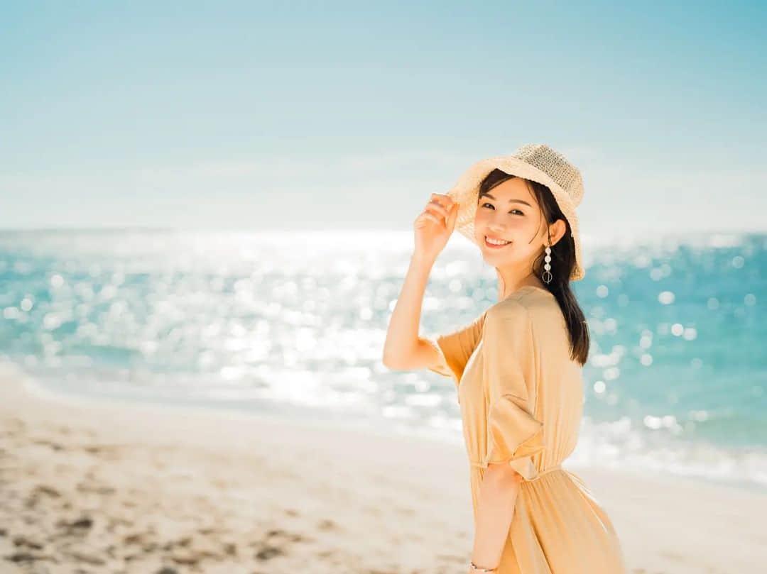 清水優美のインスタグラム：「🌊✨  #海 #沖縄 #モデル #写真 #離島 #沖縄旅行 #okinawa #okinawatrip #model #photo #japan #photography #hat #sea #healing」