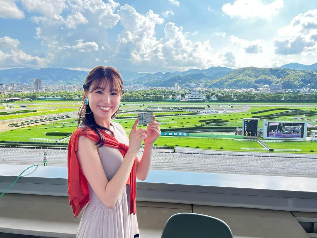 松中みなみさんのインスタグラム写真 - (松中みなみInstagram)「明日は❣️ フジテレビ系列 テレビ西日本「競馬BEAT」にゲスト出演します🐴💓  お昼３時〜　映る地域の方は 一緒に競馬楽しみましょ〜❤️❤️  #競馬 #競馬番組 #競馬BEAT #札幌記念 #ソダシ #ハヤヤッコ #白毛対決 #ジャックドール #パンサラッサ #逃げ対決 #北九州記念 #ナムラクレア #テイエムスパーダ  #競馬女子」8月20日 21時35分 - minami_matsunaka