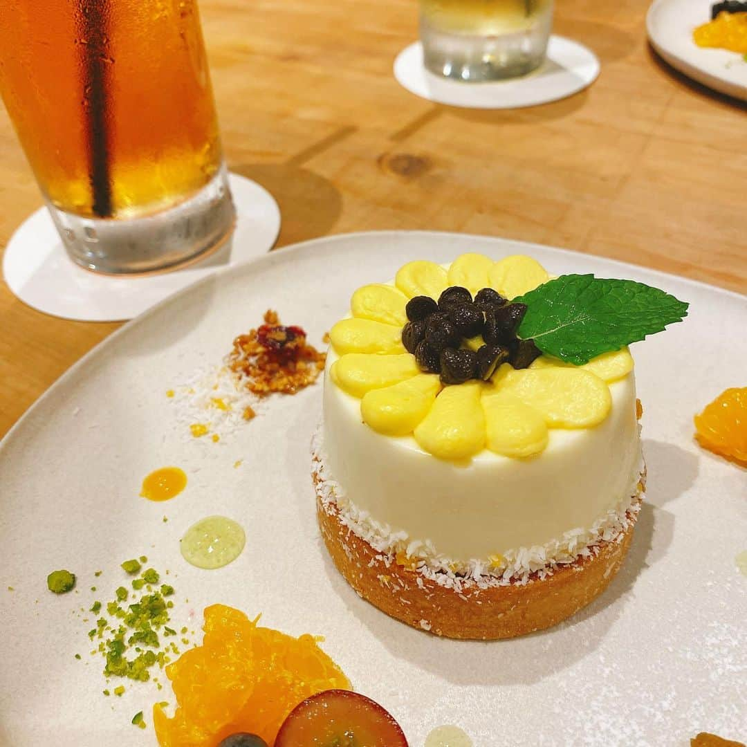 指出毬亜のインスタグラム：「ひまわりケーキ🌻」