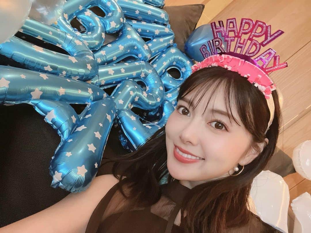 のインスタグラム：「本日、誕生日を迎えました いつもありがとうございます！  また一つ、大人の仲間入りを💐 駆け抜けてきた20代。 これからはゆっくり、いい意味で余裕のある時間を過ごしていけたらと思ってます。  30歳もよろしくお願いします😊 どんな新しい自分に出会えるんだろう  頑張ってまいります！」