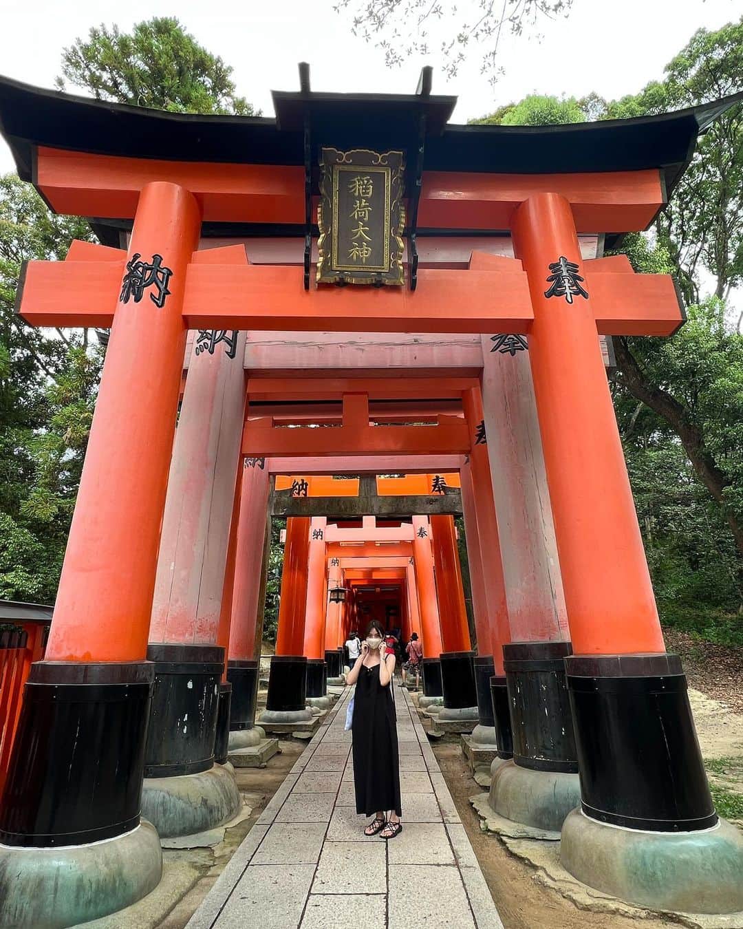 加納奈々美さんのインスタグラム写真 - (加納奈々美Instagram)「ユニバの次の日京都も行ったよ〜 暑くてよれよれだったけど楽しかった😮‍💨❤️  親友と打ち合わせもなしに黒ワンピ被って思考回路同じで本当笑ったw」8月20日 22時34分 - nanami_kano