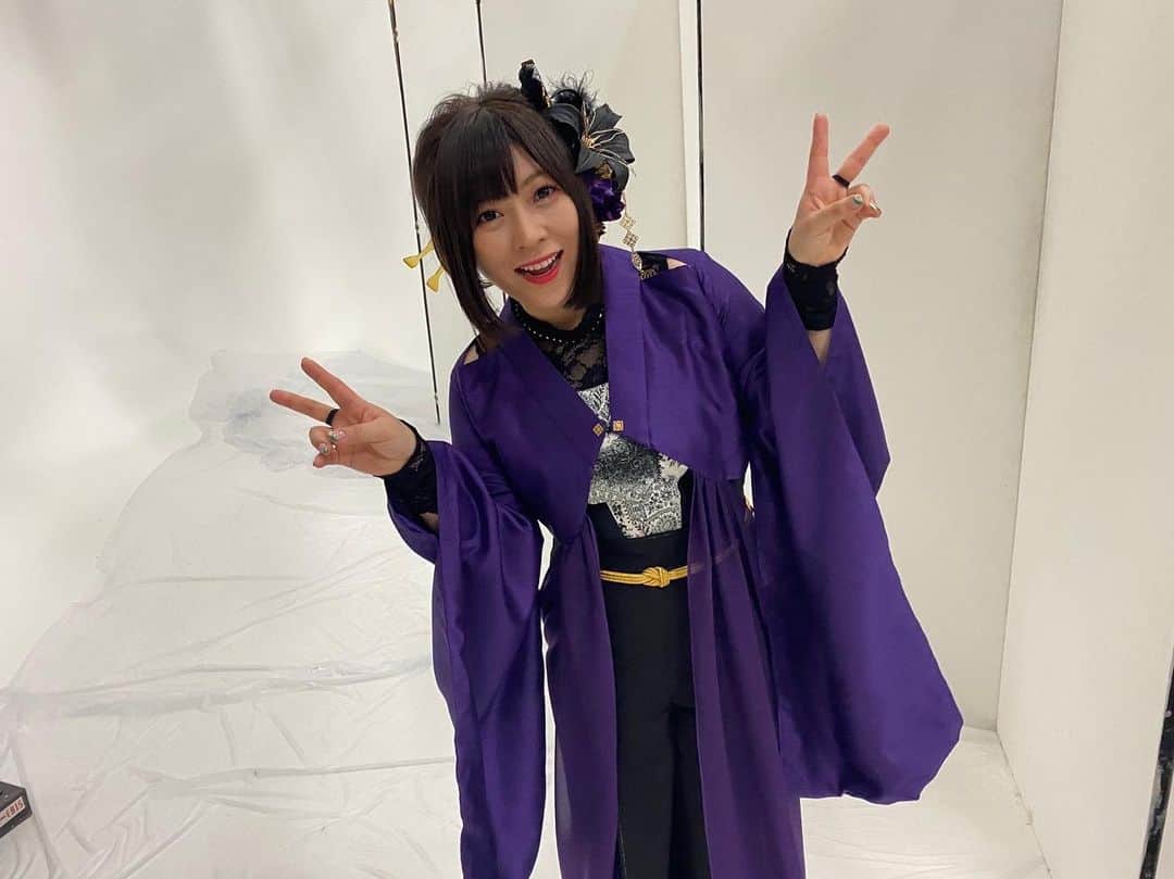 鈴華ゆう子さんのインスタグラム写真 - (鈴華ゆう子Instagram)「久しぶりの衣装。やはり紫好きです。  #和楽器バンド  #鈴華ゆう子  #Wagakkiband  #yukosuzuhana」8月20日 22時58分 - yuko.suzuhana