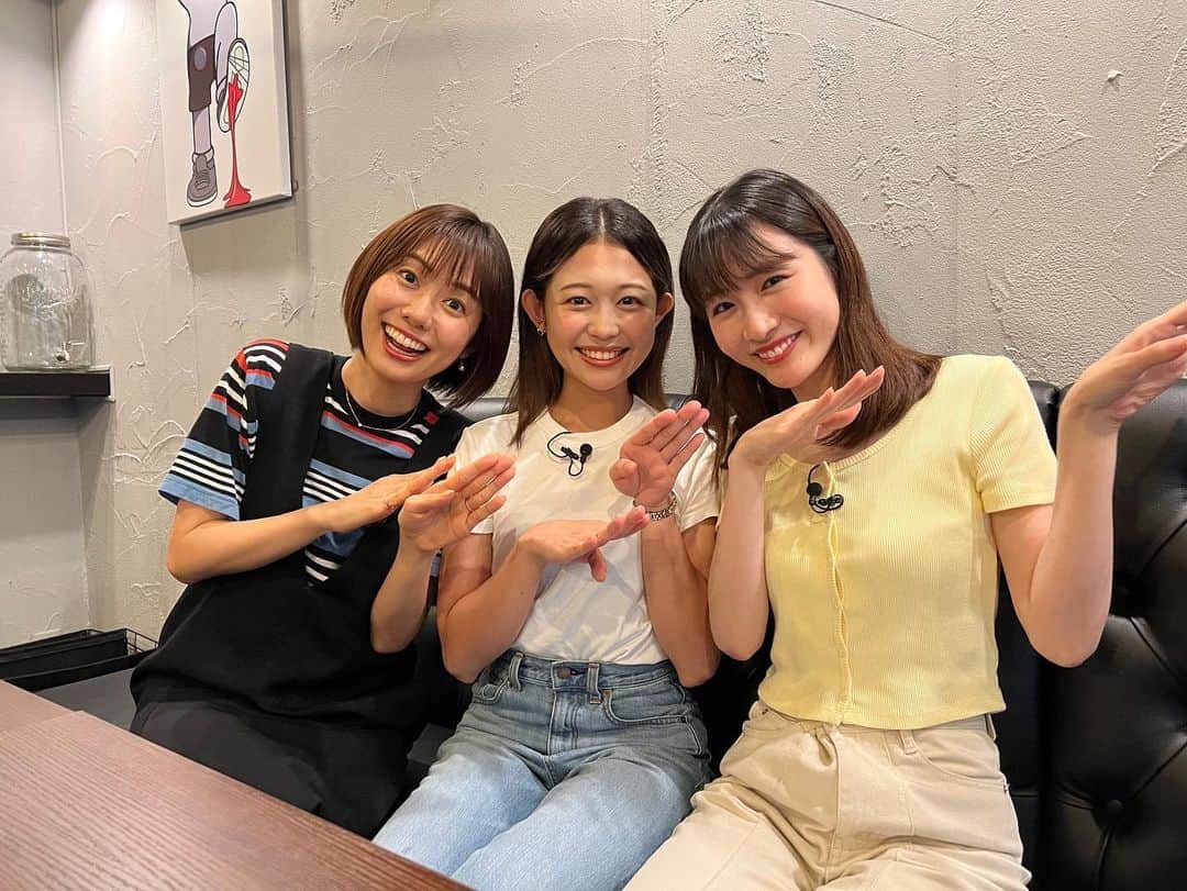 フジテレビアナウンサーのインスタグラム：「新人アナウンサーの岸本理沙と松﨑涼佳です！  なんと！！藤森慎吾さんとのフジアナch.のコラボ第二弾に私たちが出演してます✨  入社してからの悩みのアレコレをご相談🤫 プライベートの秘密も…？！  #藤森慎吾 さん #フジテレビアナウンサー #山﨑夕貴 #新人アナウンサー #岸本理沙 #松﨑涼佳 #YouTube」
