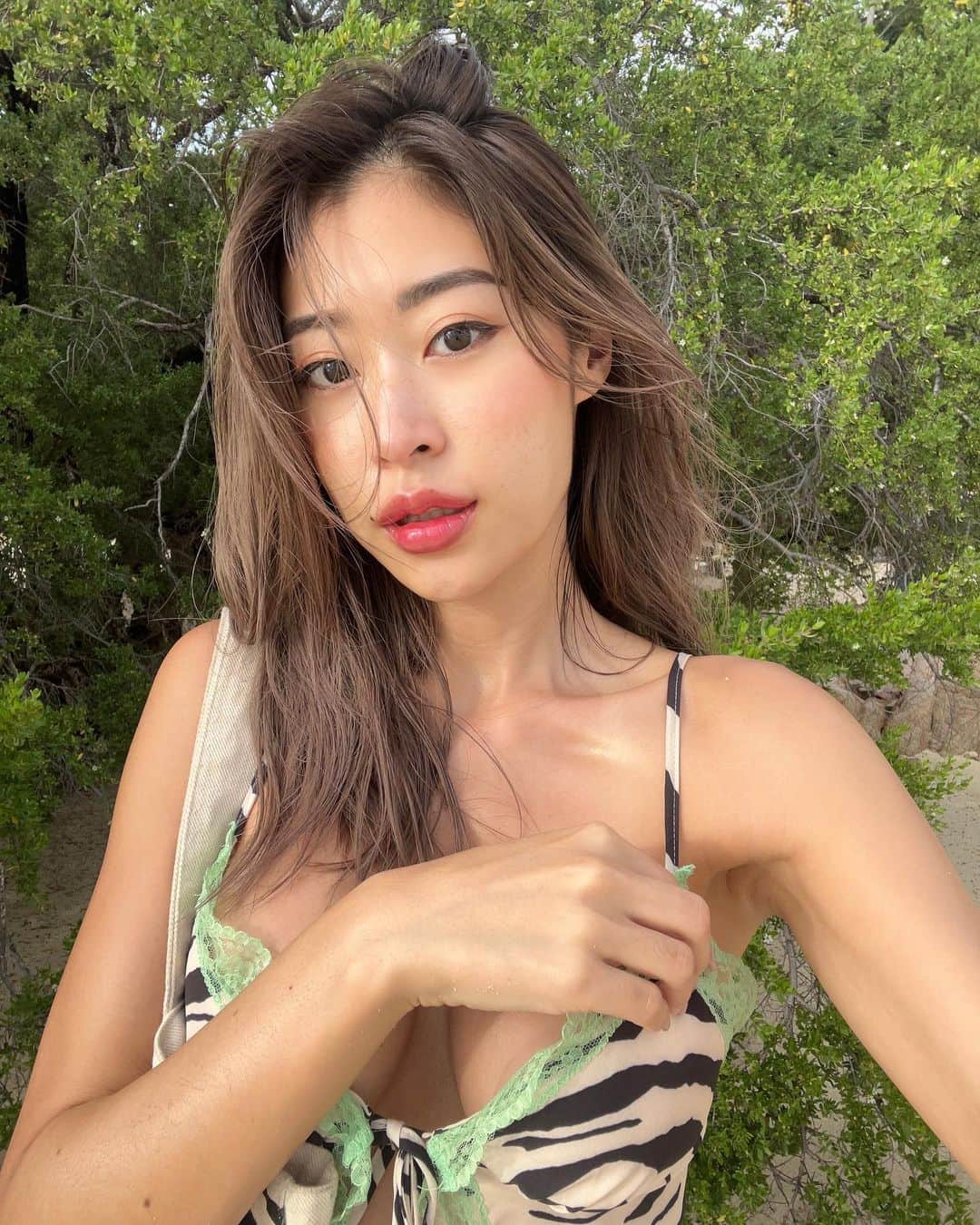 イプシー・キーラティのインスタグラム：「🤍🍃🦋🌷🦓」