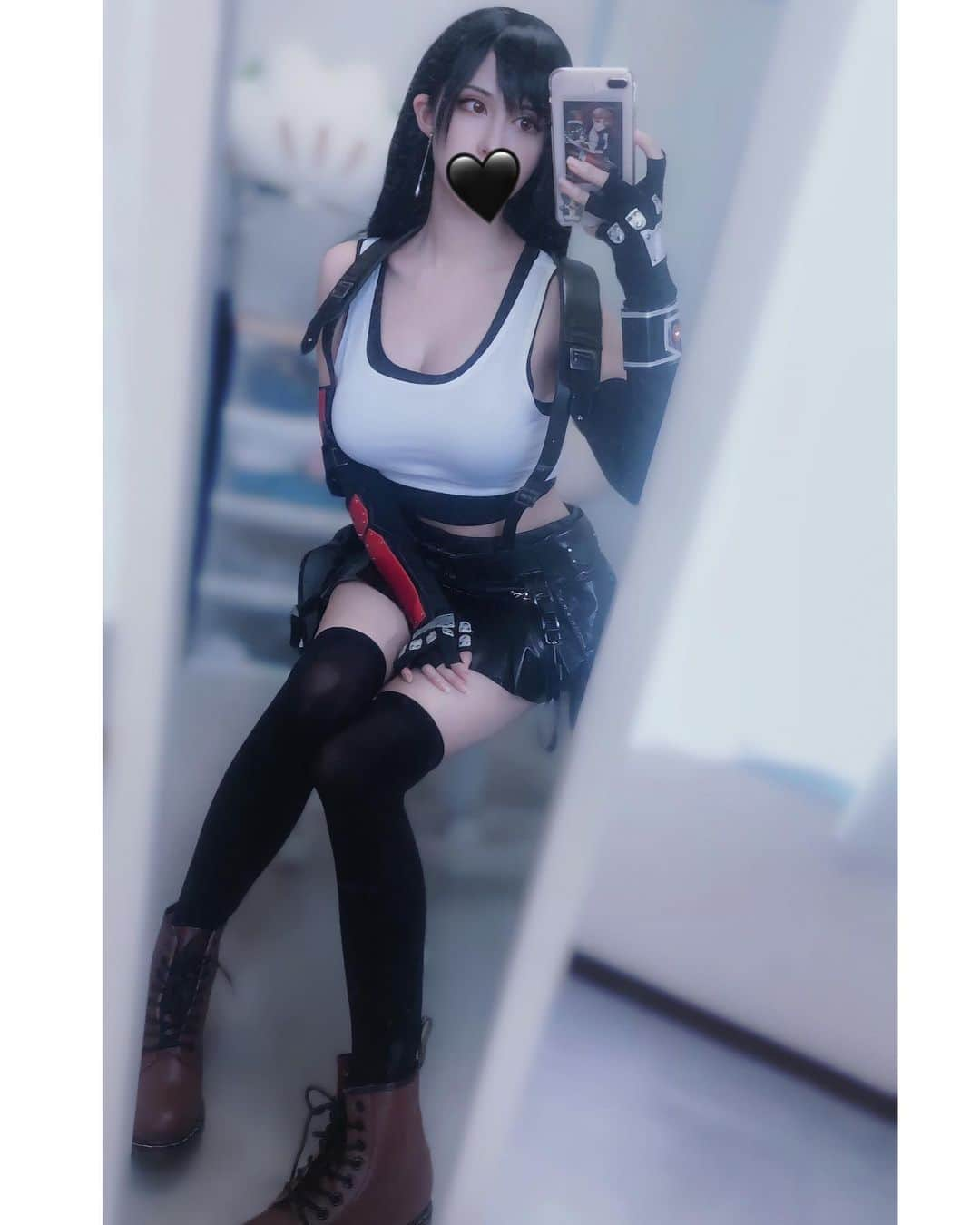 Lizのインスタグラム：「ティファ全身！ #FF7 #finalfantasy7 #ファイナルファンタジー #ティファ #コスプレ #tifa #tifacosplay #cosplay #cosplayer #cosplayergirl #cosplayphotography #twitch #twitchstreamer #streamer #配信者 #ストリーマー #コスプレ #コスプレイヤー #ゲーマー #ゲーマー女子」