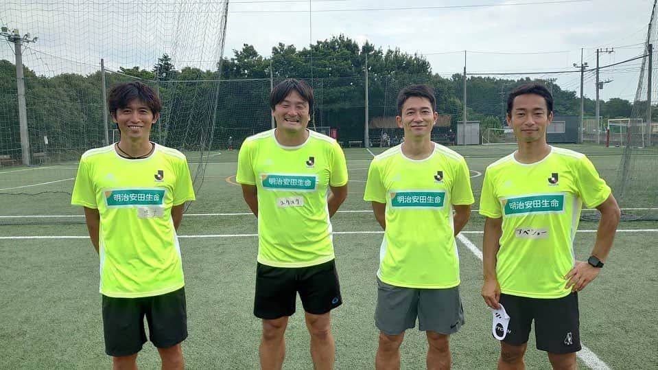 増嶋竜也のインスタグラム：「今日は明治安田生命Presents JリーグMYサッカー教室でした！  僕の担当は1、2年生だったので息子も参加させていただきました！ サッカーをしたことのない息子でしたが一生懸命頑張ってました！！ 途中、玉田さんが参加してくれた時は息子にパスしてくれー！って感情が思わず出ていました😅 親の気持ちを改めて再確認！！ 今後にいかします🤣  終わった後の息子は大満足だったらしく、パパを見る目が変わってました😅 連れてきてよかった🙆‍♂️  子供達は暑さにも負けず楽しくサッカーをしてたのが印象的でした！  関係者の皆様ありがとうございました  #明治安田生命サッカー教室  #玉田圭司  #阿部翔平 #近藤祐介 #増嶋竜也」