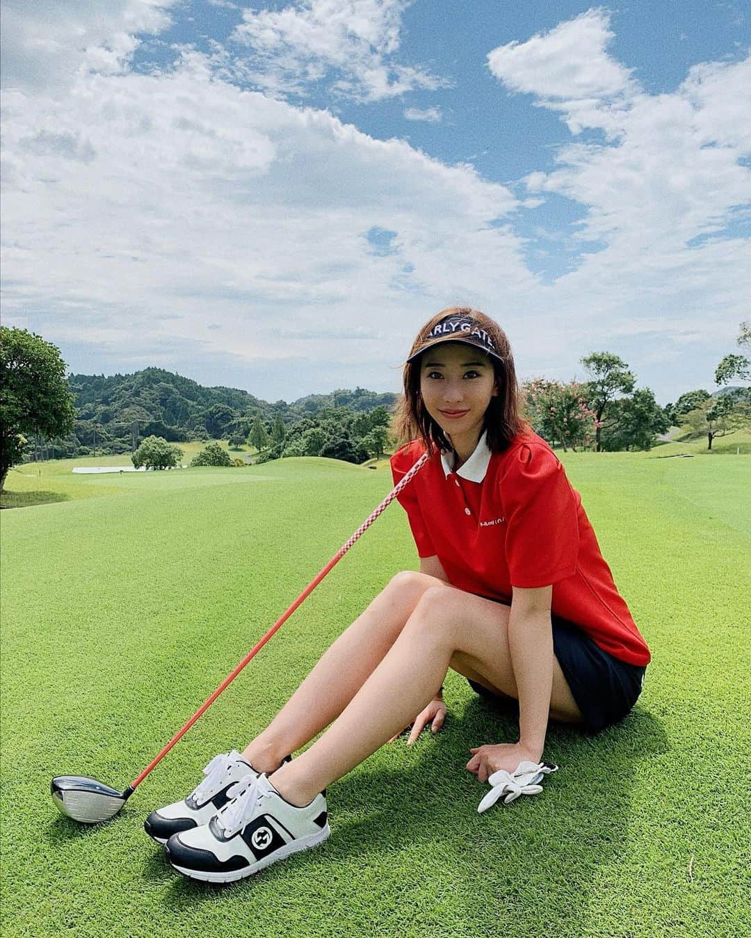 秋倉諒子のインスタグラム：「暑かった❤️‍🩹 らぶたんと一緒に行くと調子いいの🏃‍♂️✨ #golf#ゴルフ#ゴルフ女子」
