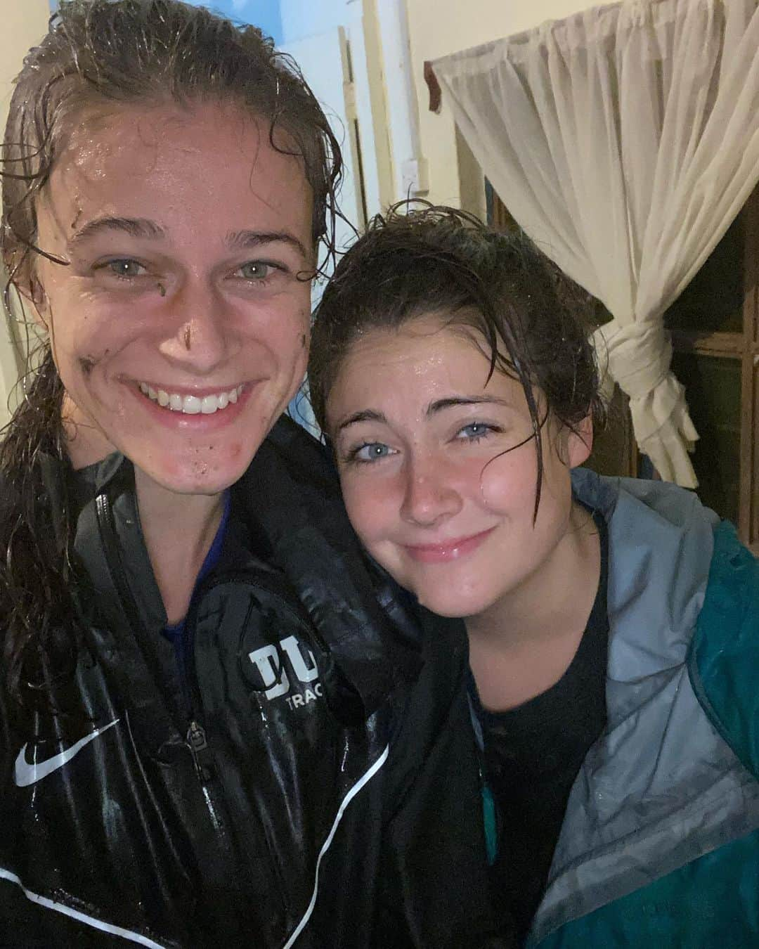 Laura Martyさんのインスタグラム写真 - (Laura MartyInstagram)「When it rains, it pours… and floods your entire house. But there’s nothing that a little 2:00am trench digging and the help of teammates and friends can’t fix. We are grateful for minimal water damage, concrete floors, and lots of laughs amidst the struggle.」8月20日 18時20分 - laura_how_you_get_up_there