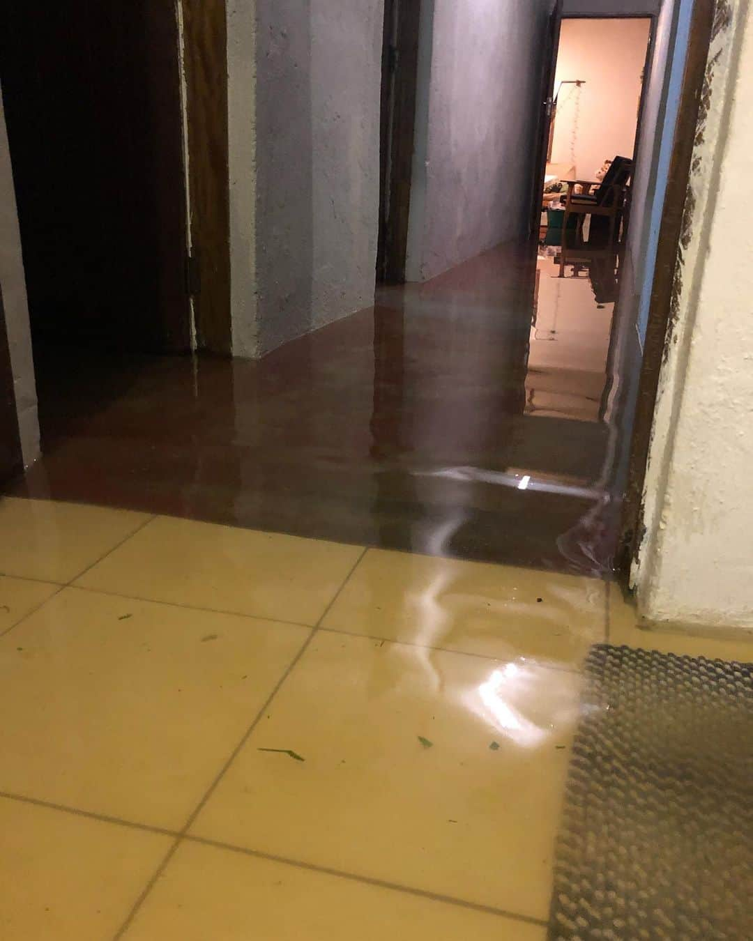 Laura Martyさんのインスタグラム写真 - (Laura MartyInstagram)「When it rains, it pours… and floods your entire house. But there’s nothing that a little 2:00am trench digging and the help of teammates and friends can’t fix. We are grateful for minimal water damage, concrete floors, and lots of laughs amidst the struggle.」8月20日 18時20分 - laura_how_you_get_up_there