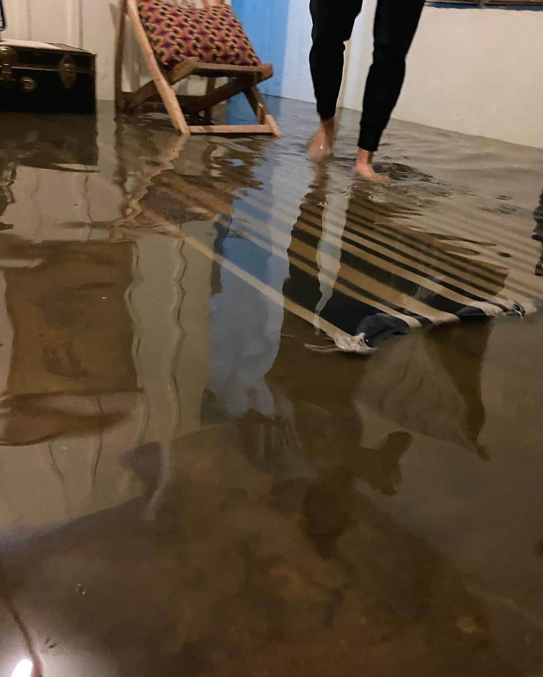 Laura Martyさんのインスタグラム写真 - (Laura MartyInstagram)「When it rains, it pours… and floods your entire house. But there’s nothing that a little 2:00am trench digging and the help of teammates and friends can’t fix. We are grateful for minimal water damage, concrete floors, and lots of laughs amidst the struggle.」8月20日 18時20分 - laura_how_you_get_up_there