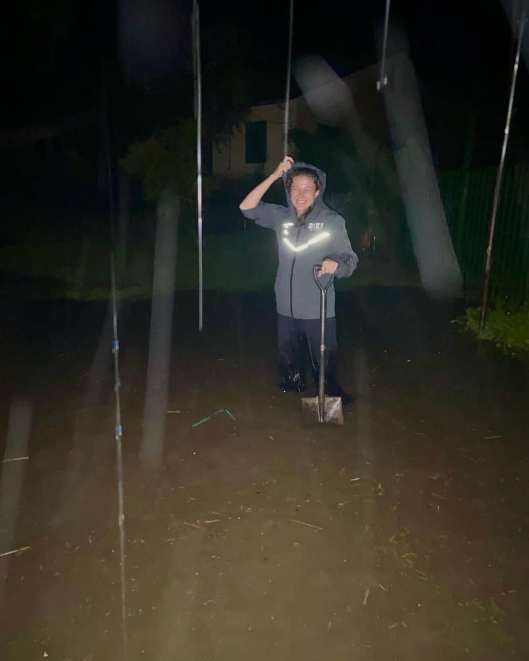 Laura Martyさんのインスタグラム写真 - (Laura MartyInstagram)「When it rains, it pours… and floods your entire house. But there’s nothing that a little 2:00am trench digging and the help of teammates and friends can’t fix. We are grateful for minimal water damage, concrete floors, and lots of laughs amidst the struggle.」8月20日 18時20分 - laura_how_you_get_up_there