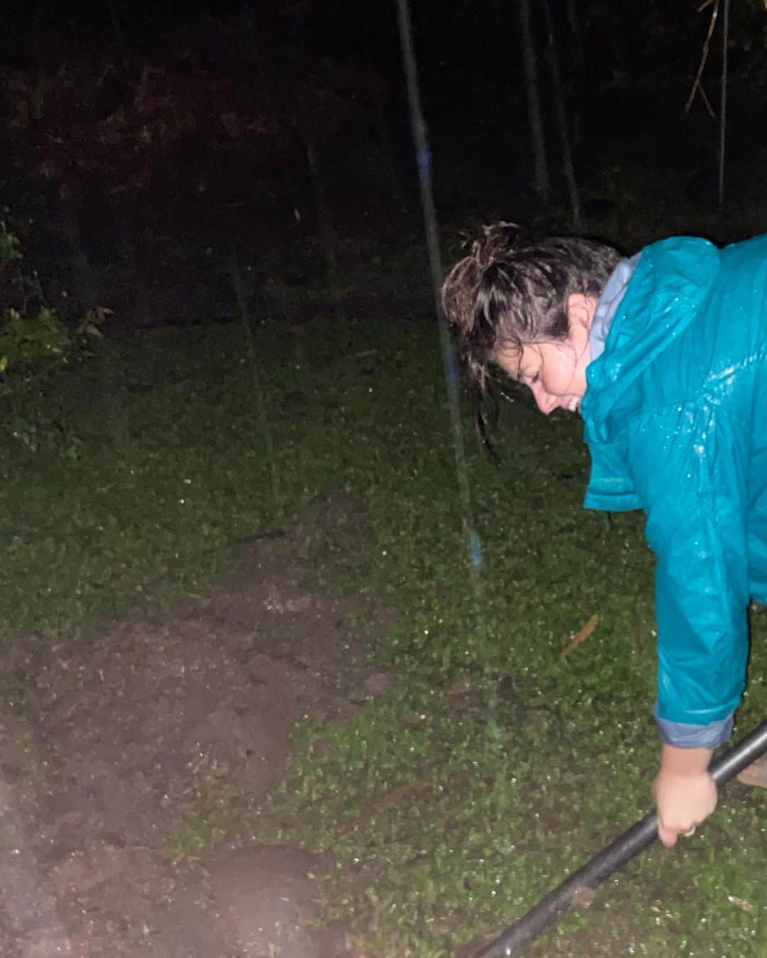 Laura Martyさんのインスタグラム写真 - (Laura MartyInstagram)「When it rains, it pours… and floods your entire house. But there’s nothing that a little 2:00am trench digging and the help of teammates and friends can’t fix. We are grateful for minimal water damage, concrete floors, and lots of laughs amidst the struggle.」8月20日 18時20分 - laura_how_you_get_up_there