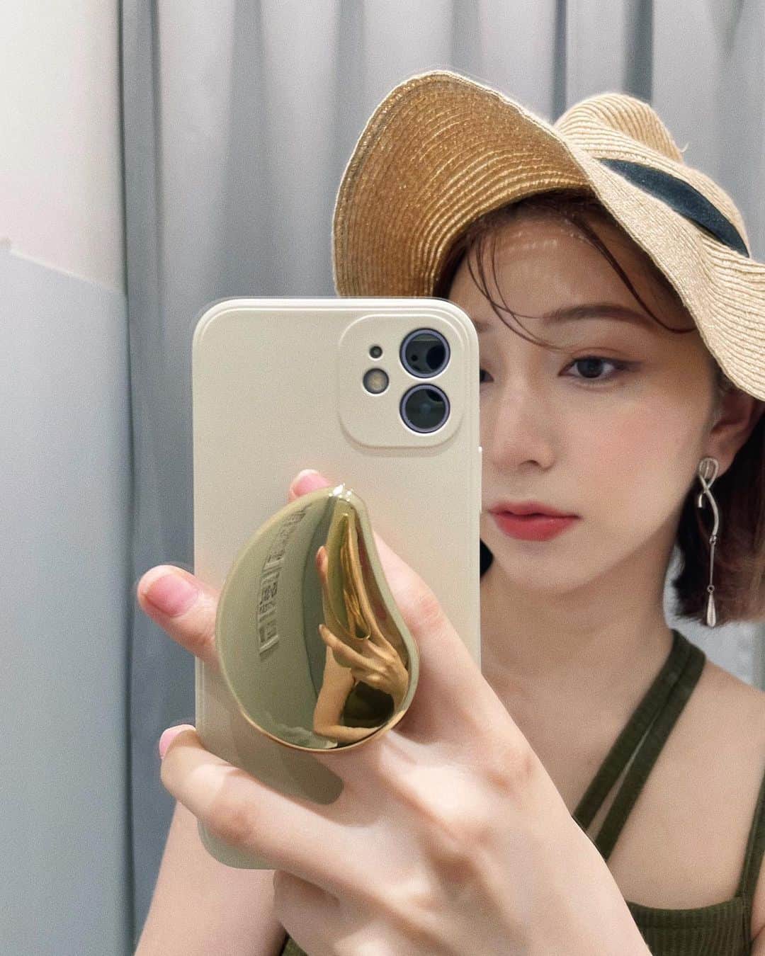 松尾 瞳のインスタグラム：「. iPhoneケース替えた✌🏻  ZOZOで購入🤍」
