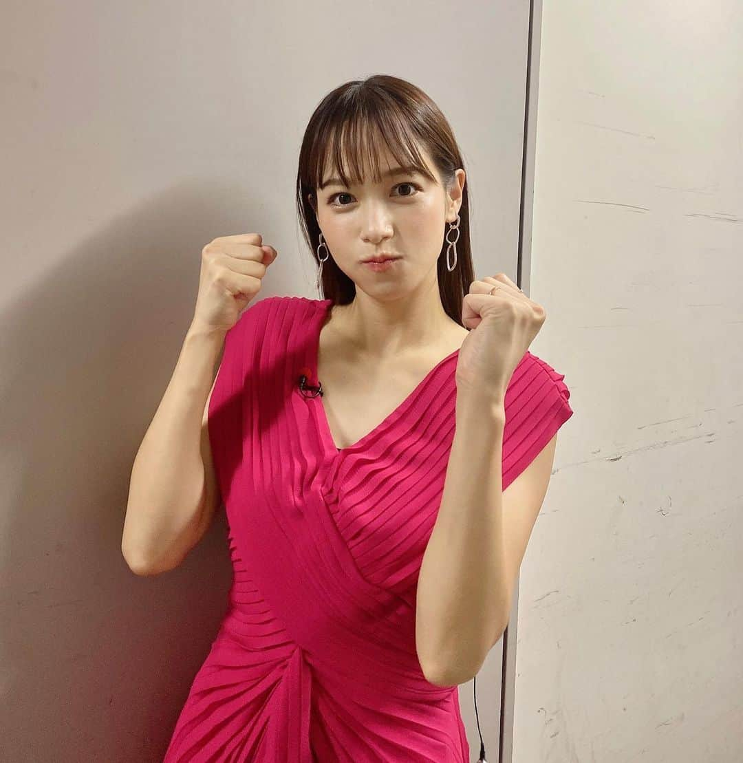 鷲見玲奈さんのインスタグラム写真 - (鷲見玲奈Instagram)「. このあと夜7時から放送の体育会TVは、生放送😍  真夏の二大決戦ということで、KATーTUNの上田竜也さんとジャニーズWESTの重岡大毅さんが、那須川天心選手に挑みます🔥  生放送のガチンコ対決！！ お見逃しなく！！！  そして、もう1つの対決はヒロミさんと加藤浩次さんによる、東京五輪日本代表選手とのクレー射撃対決！！  新メンバー加入で新たな展開になっています🔥  いよいよもうあと10分後に始まります😳  私も会場で全力応援してきます！！！🥊  #体育会TV #炎の体育会TV #TBS」8月20日 18時47分 - sumi__reina