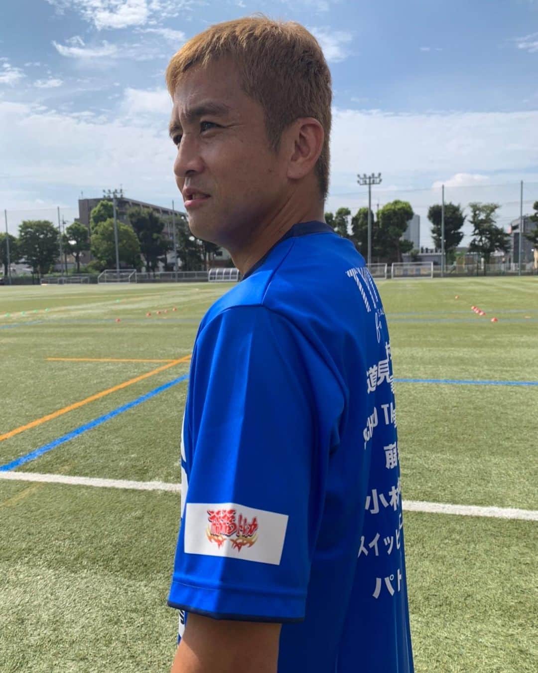 のインスタグラム：「今シーズンの個人スポンサー入りトレーニングウェアがきました！  多くの想いを背負って残りのシーズンも闘っていきます🔥  #南葛sc」