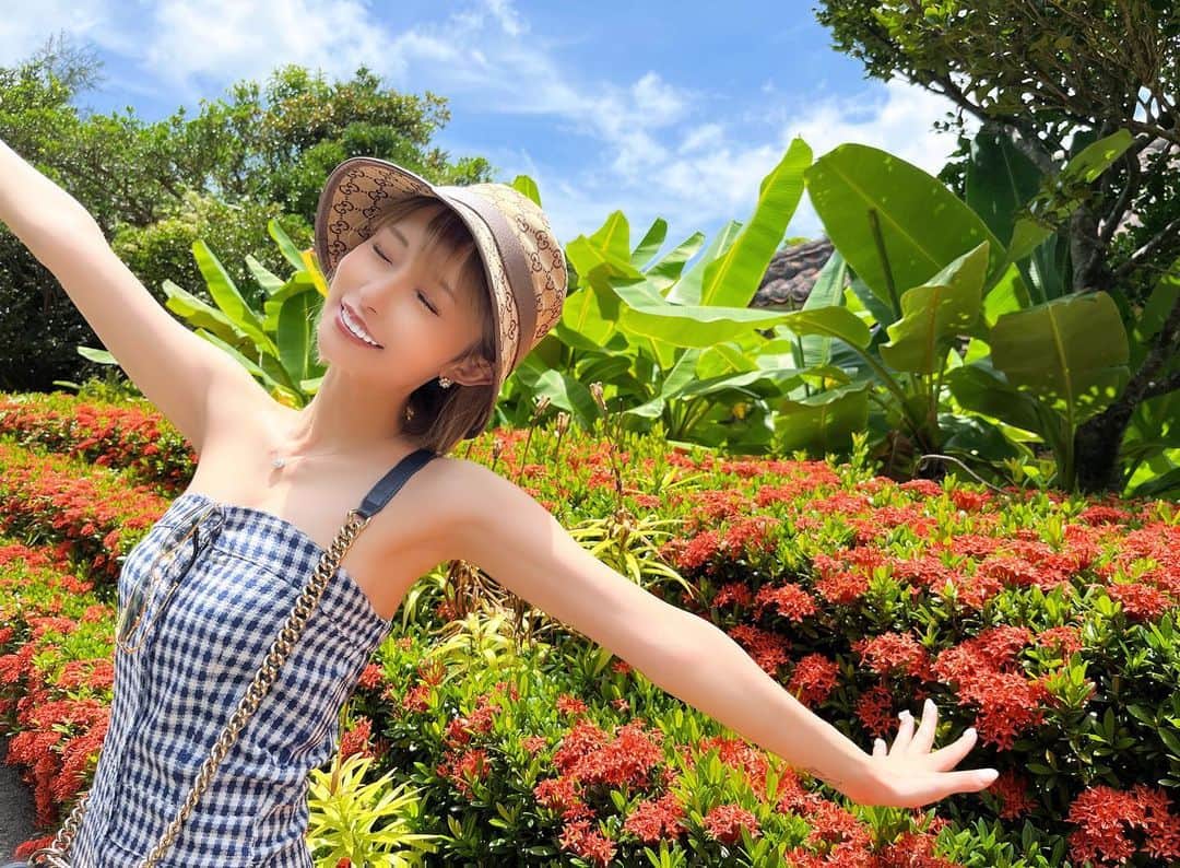 黒宮ちはやのインスタグラム：「とても暑かた🌞🕶🥵 けど自然気持ちいい‪🌱‬🌳🌺 小さいお猿がいた🐒  #沖縄 #石垣島 #やいま村    #黒宮ちはや #小悪魔ageha #モデル #キャバクラ #キャバ嬢 #ホステス #ラウンジ #水商売 #お酒 #歌舞伎町 #新宿 #六本木 #銀座 #北新地 #ミナミ #渋谷 #すすきの #シャンパン #華灯 #ディアレスト」