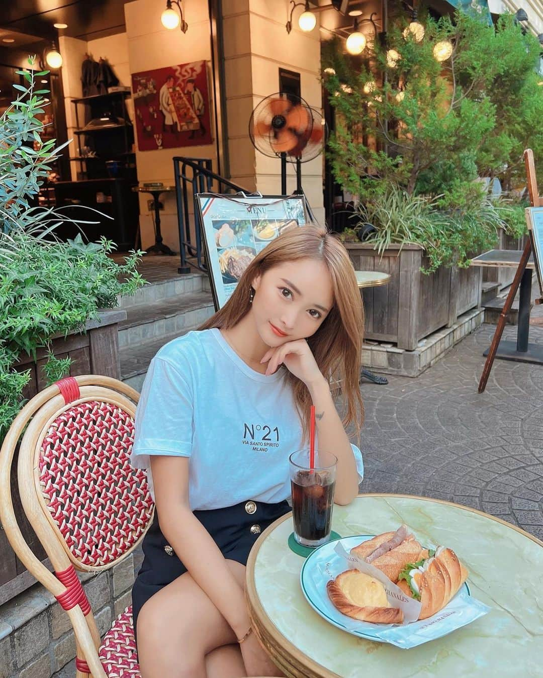 いちかさんのインスタグラム写真 - (いちかInstagram)「.  適当に見つけた カフェで休憩☕️…  緑🍃が多いところって 蚊が多いから絶対刺される(´･-･`)  O型だから？？ ほんとにいやだー  今年特に 刺されるんだけど(；＿；)    #カフェ #赤坂 #ランチ#キャバ嬢 #cafe #東京カフェ #ホステス #キャバ嬢の休日 #六本木 #六本木lalah #すすきの　#카페#카페스타그램#셀카#얼스타그램　#ootd #데일리룩#패션스타그램#instafashion  #自撮り#potd #selfie #igersjp #좋아요늘리기#筋トレ女子 #ヌメロヴェントゥーノ #zara #スイーツ #ボディメイク #フィットネス女子」8月20日 21時09分 - ichika_93